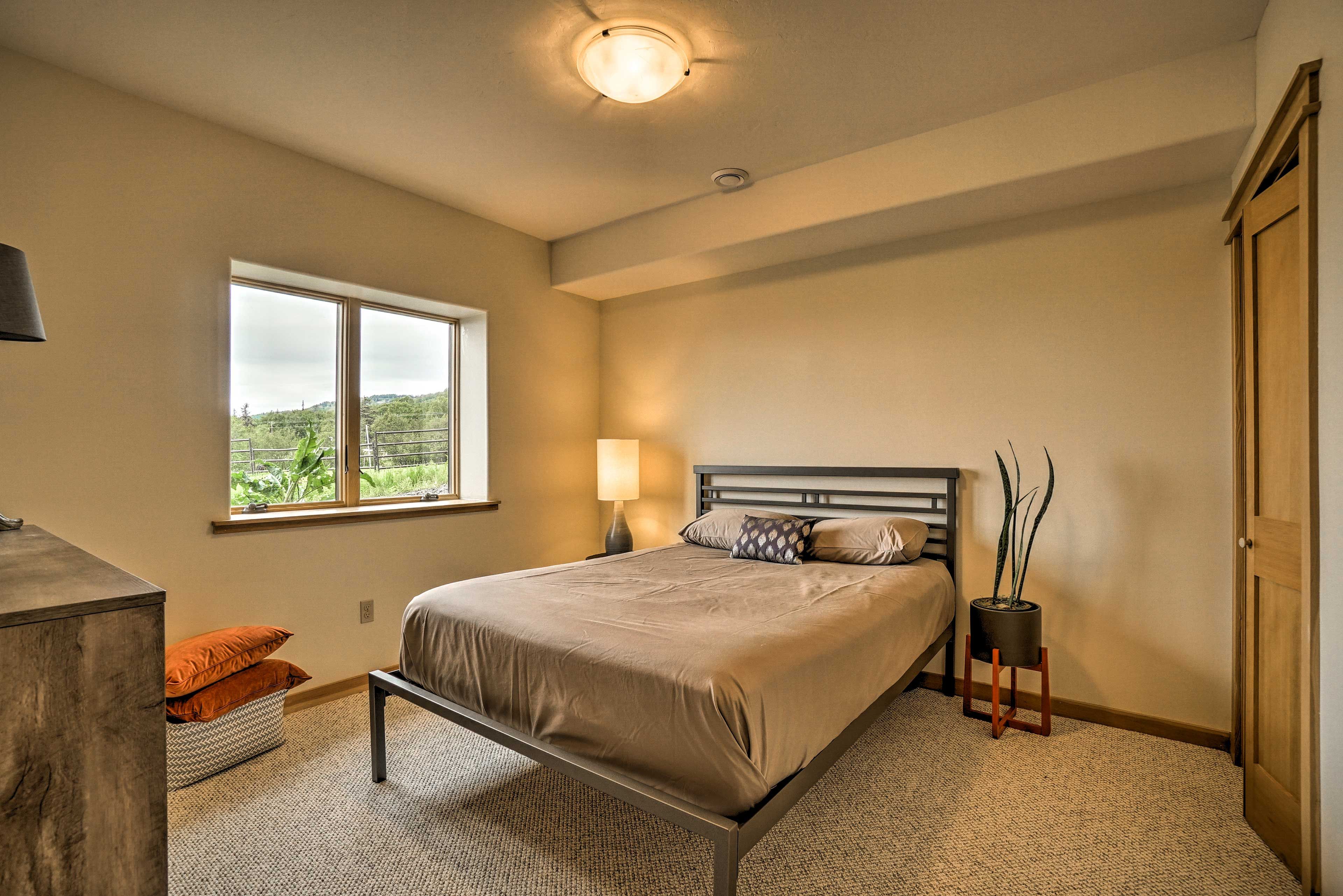 Bedroom 4 | Queen Bed