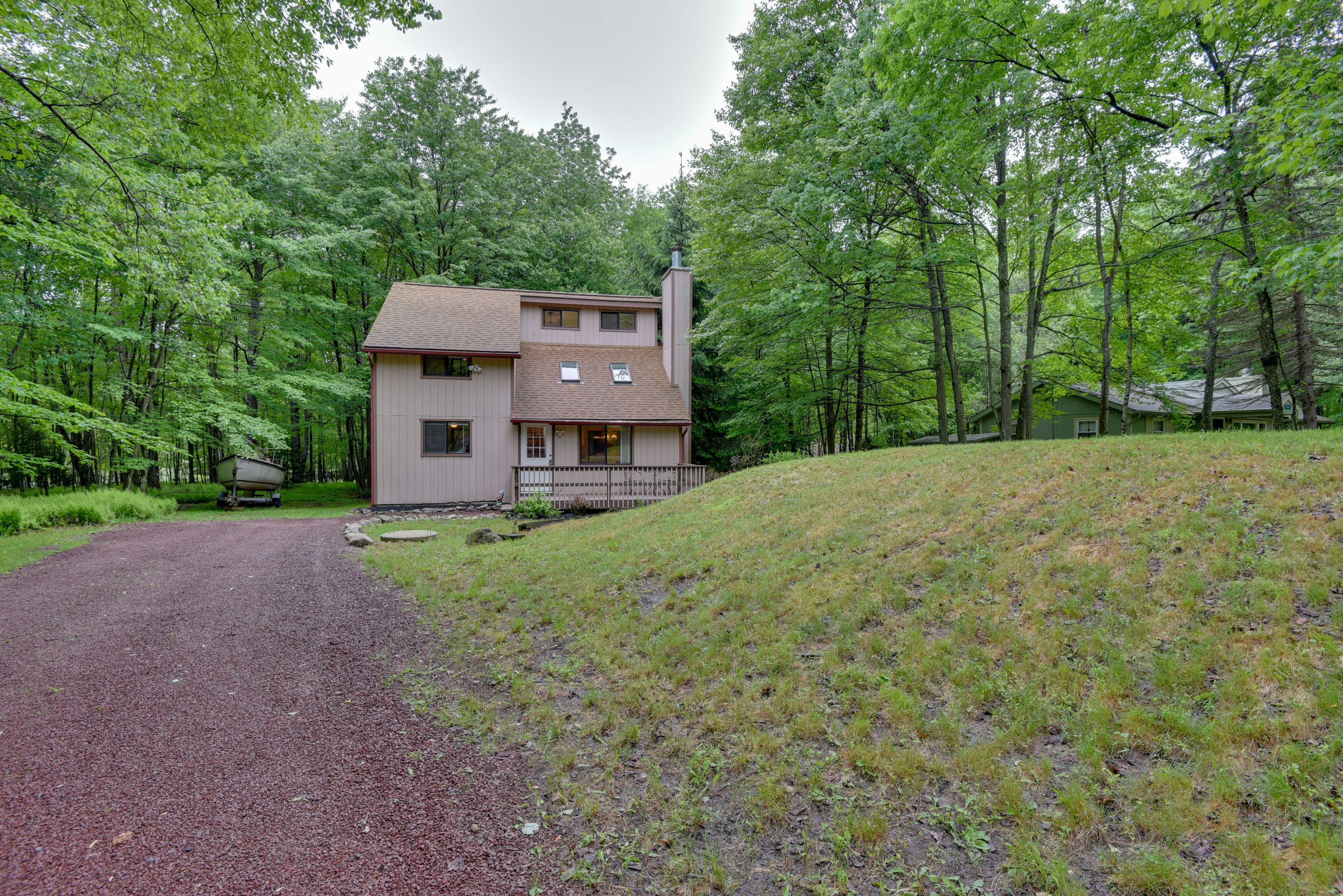 Parking | Driveway (5 Vehicles)