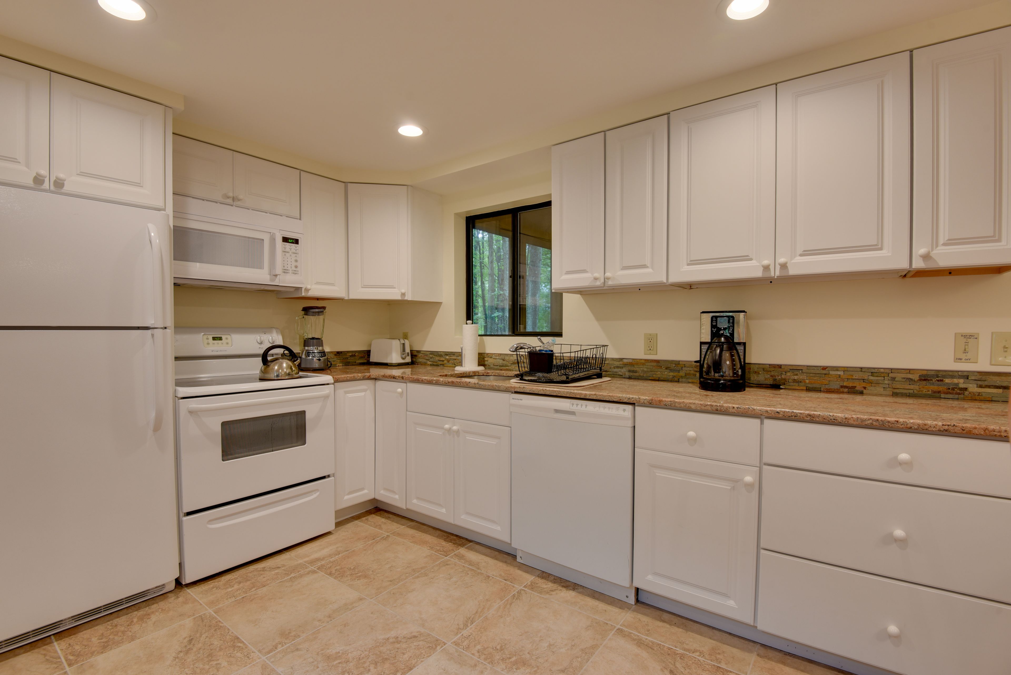 Kitchen | Cooking Basics | Coffee Maker | Paper Towels/Trash Bags Provided