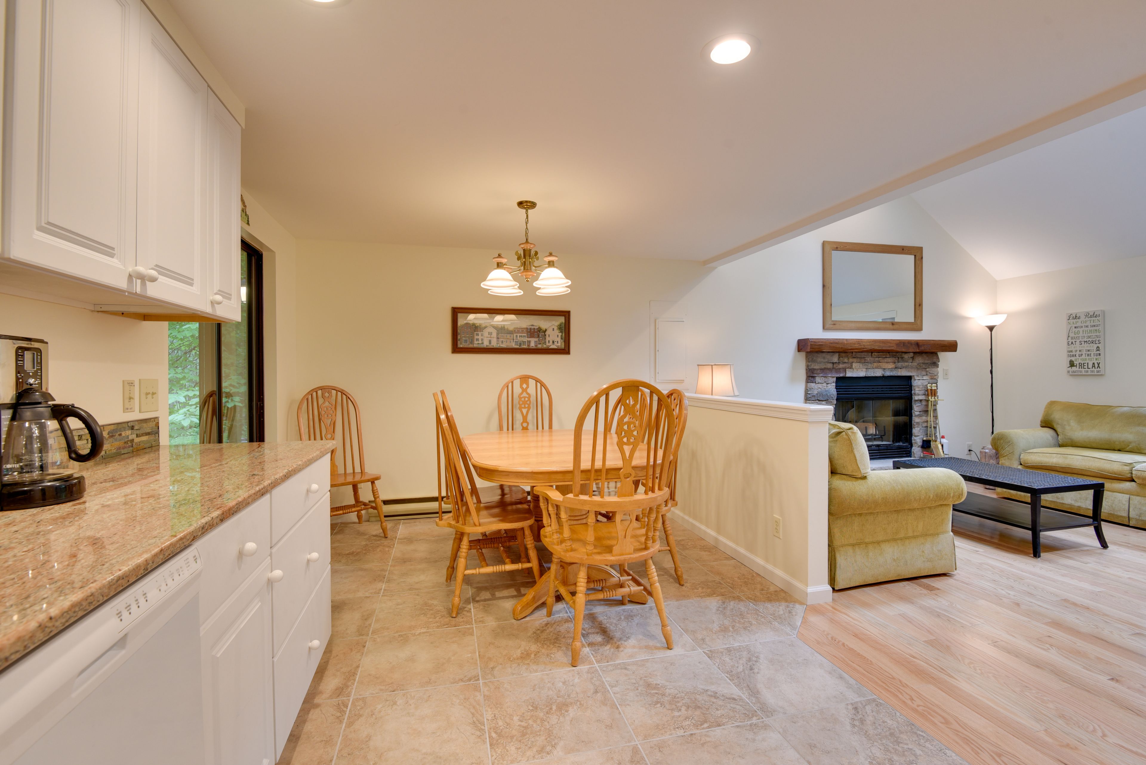 Dining Area | Dishware/Flatware Provided