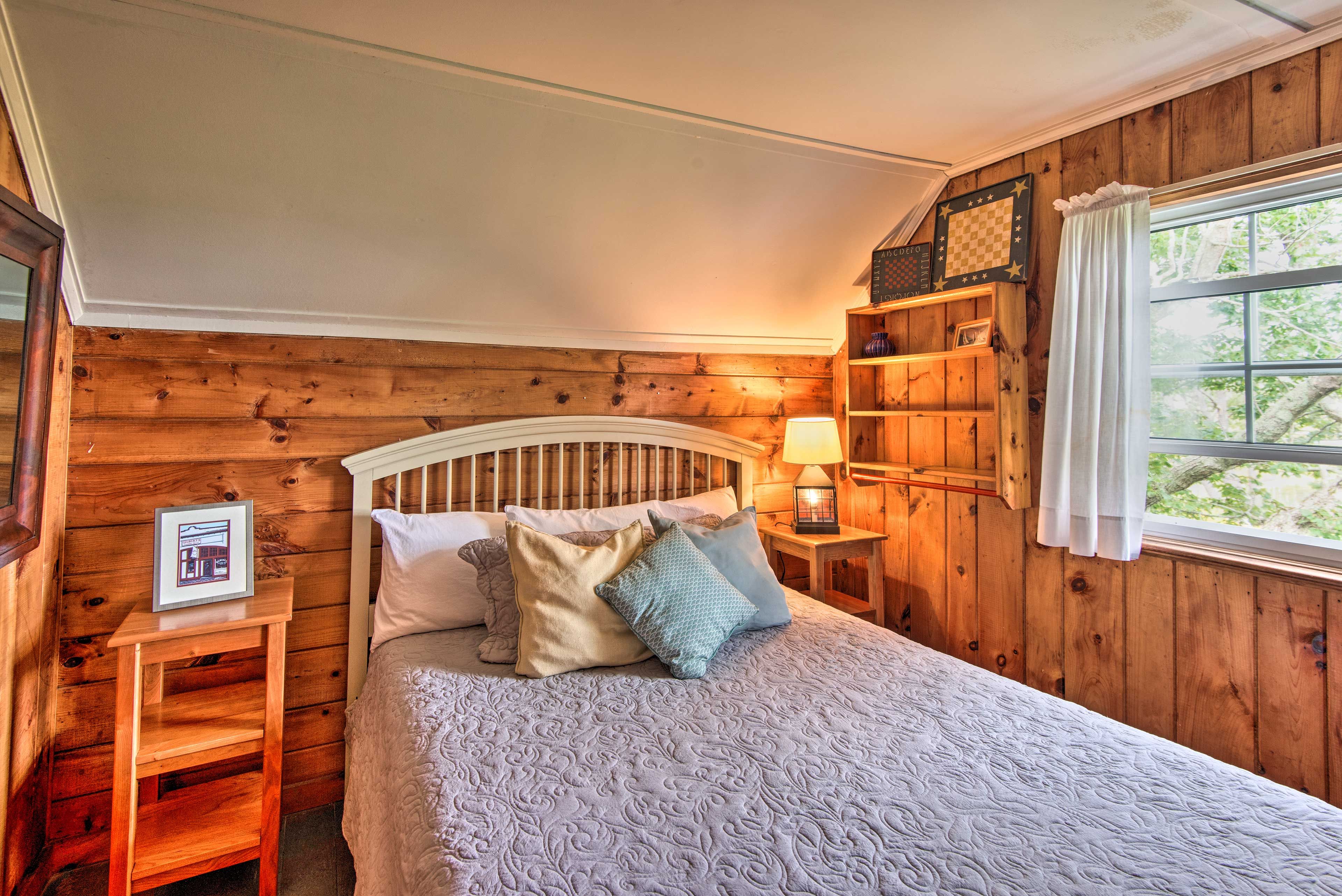 Bedroom 2 | Queen Bed
