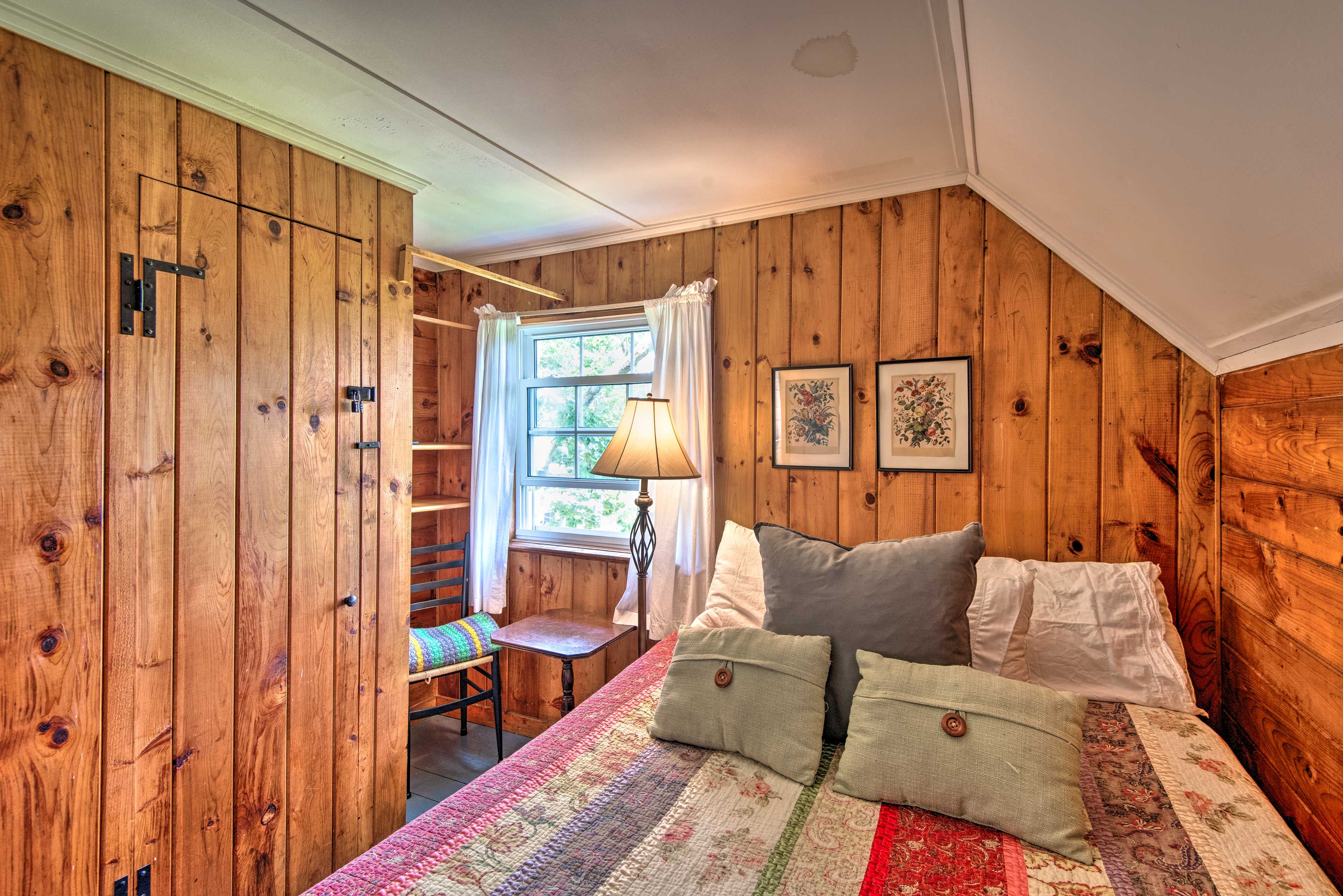Bedroom 3 | Queen Bed