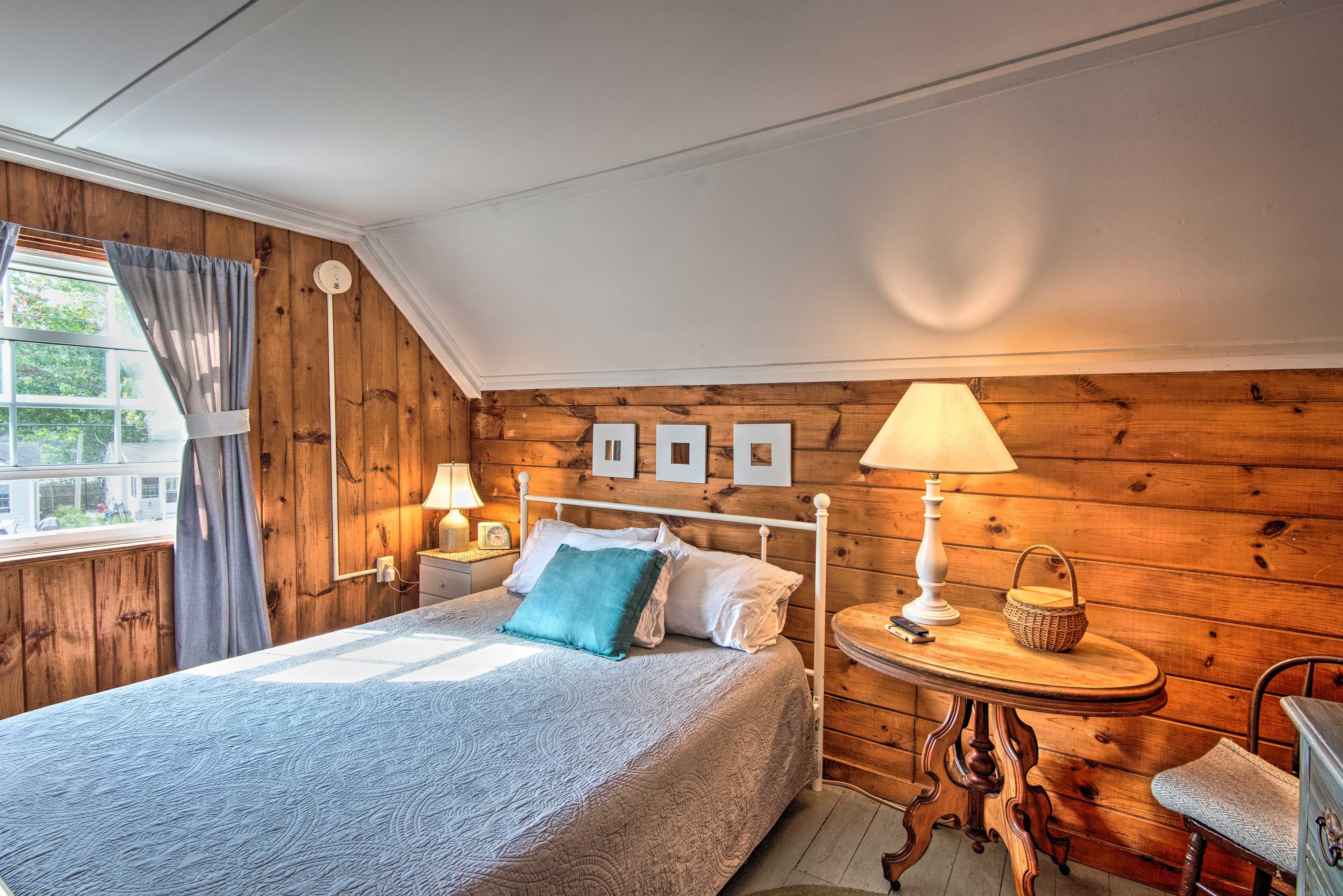 Bedroom 1 | Queen Bed | Linens Provided