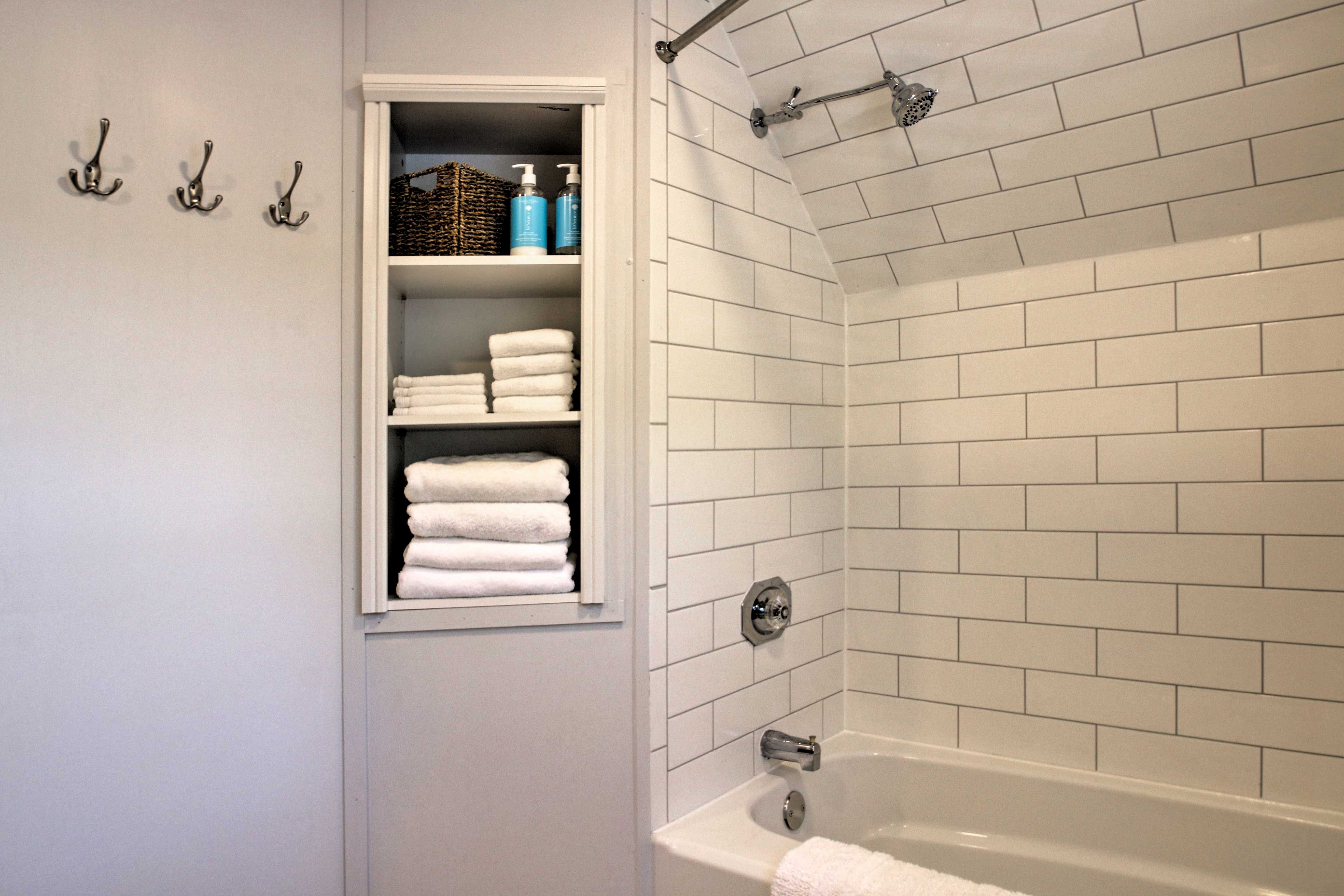 Full Bathroom | Toiletries Provided