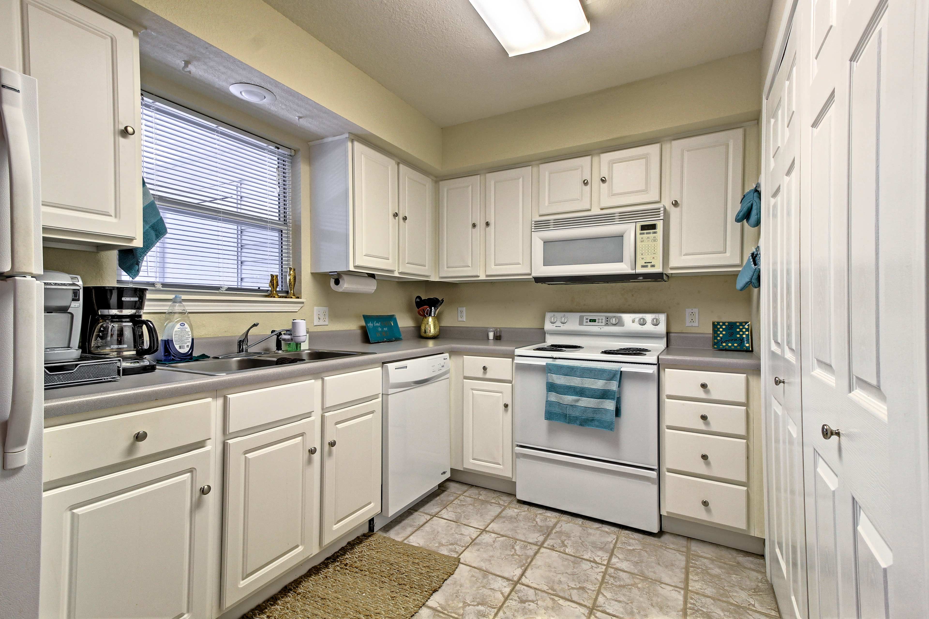 The fully equipped kitchen will keep you fed and happy during your stay.