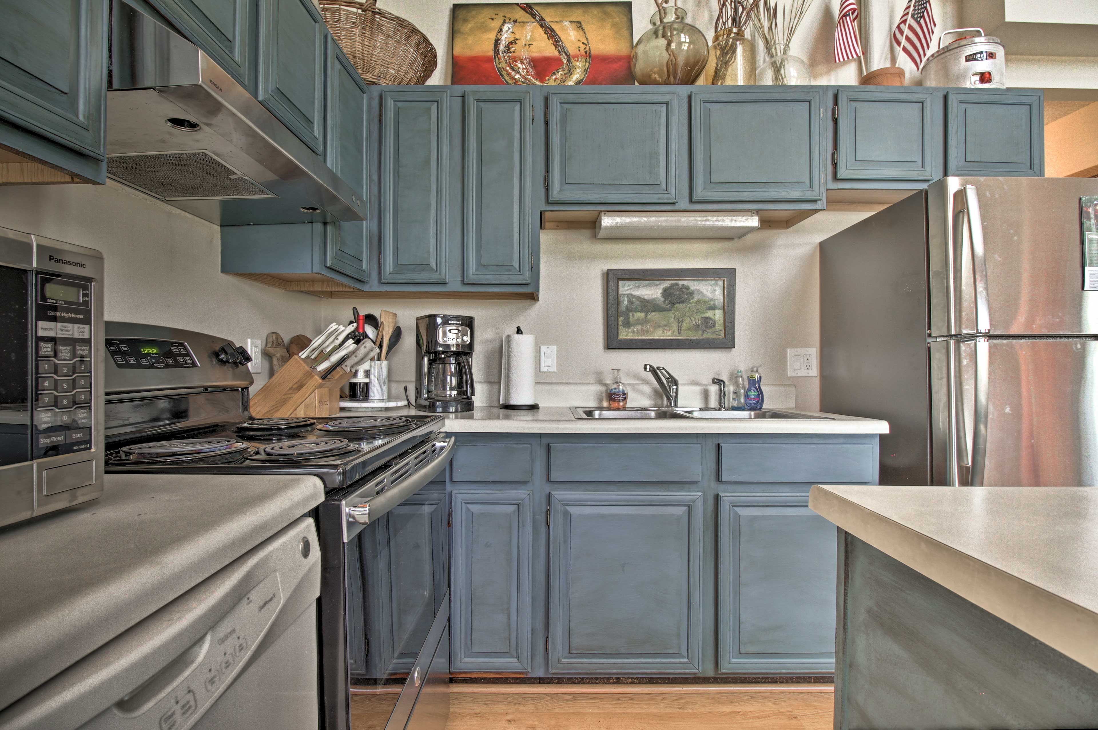 Kitchen | Cooking Basics | Coffee Maker | Paper Towels/Trash Bags Provided