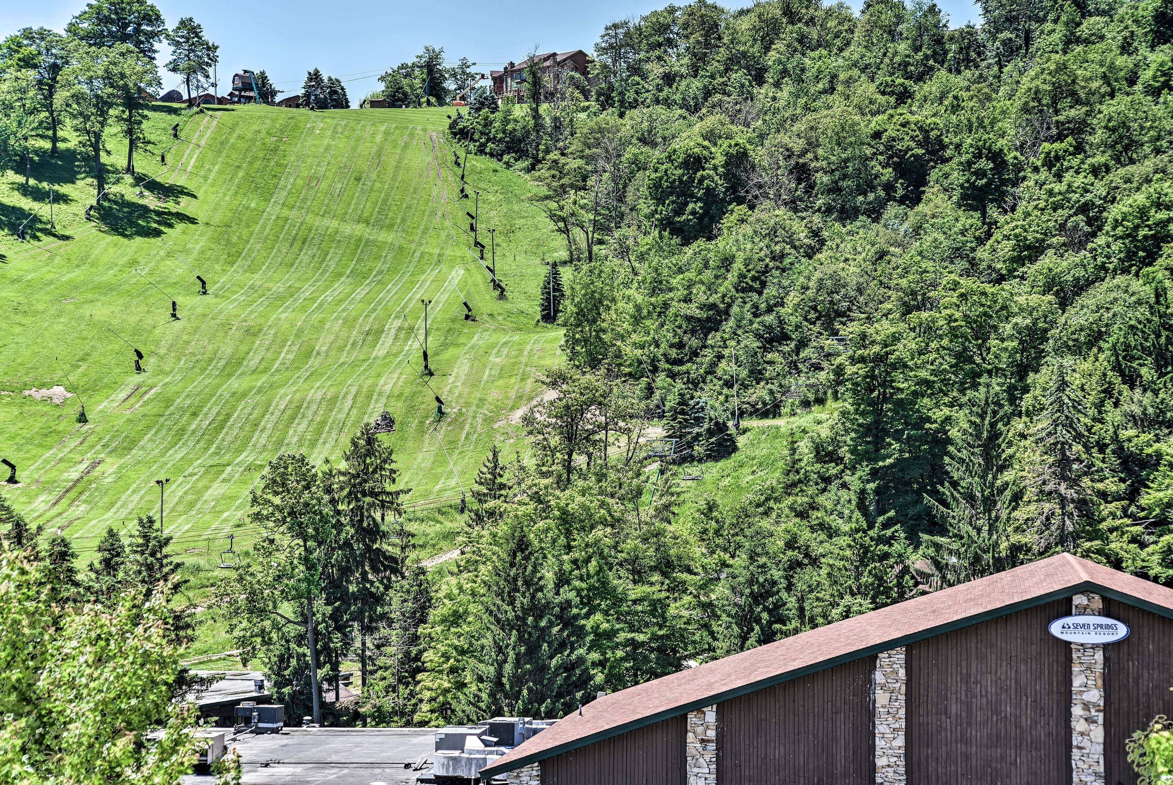 Community Amenities | Seasonal Outdoor Pool & Hot Tub | 3-Story Townhome