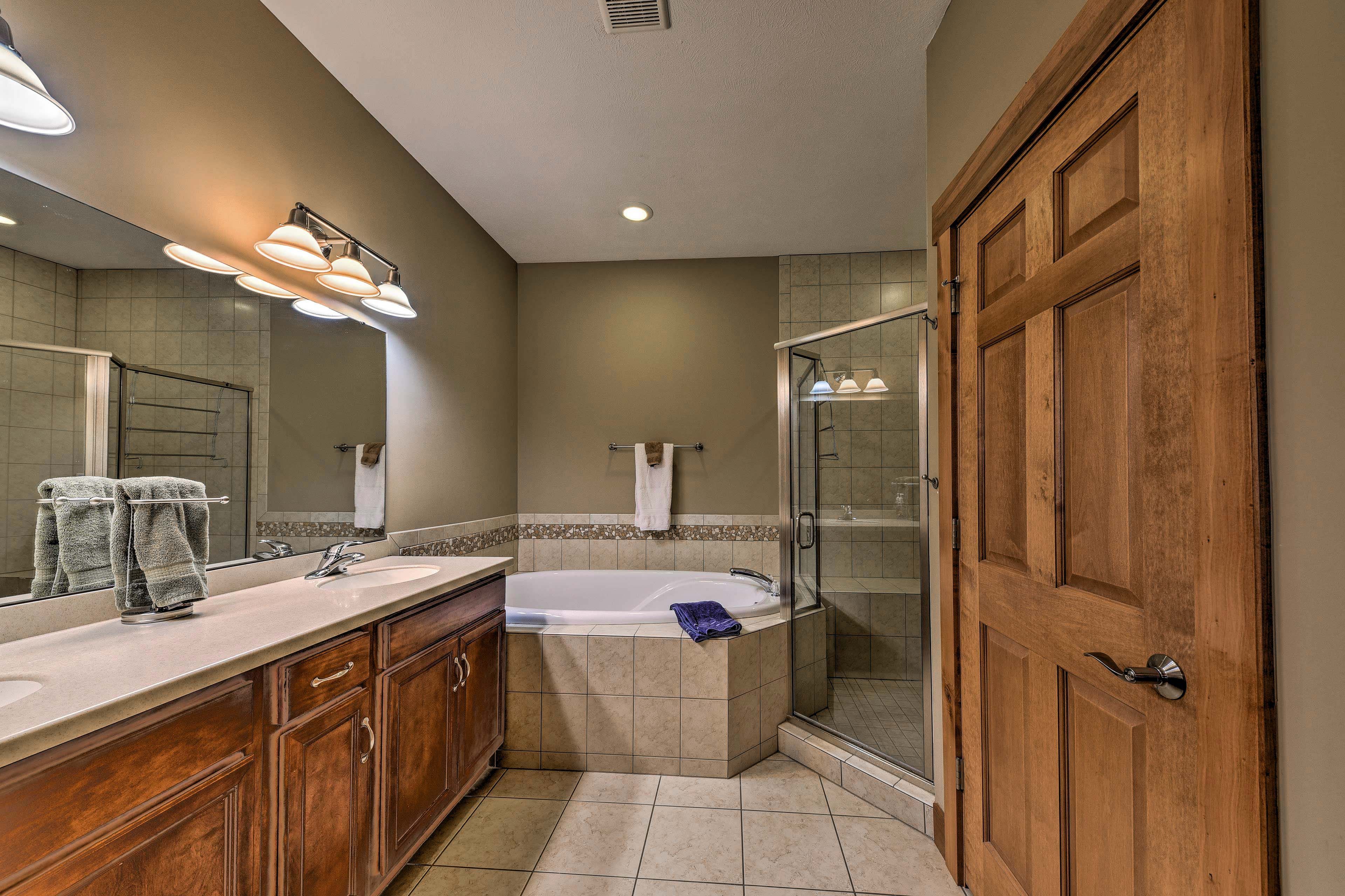 Full Bathroom | Toiletries Provided
