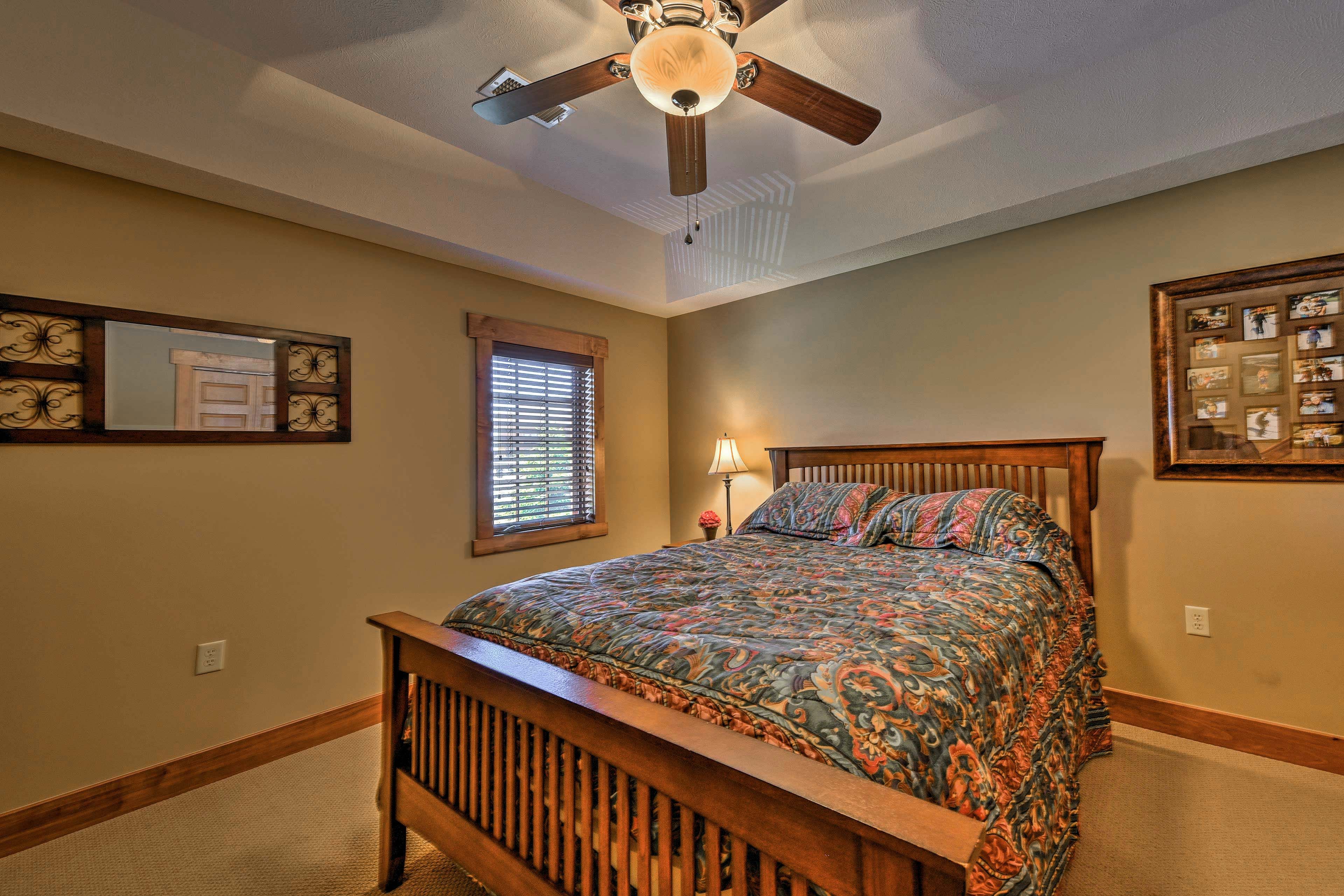 Bedroom 3 | Queen Bed
