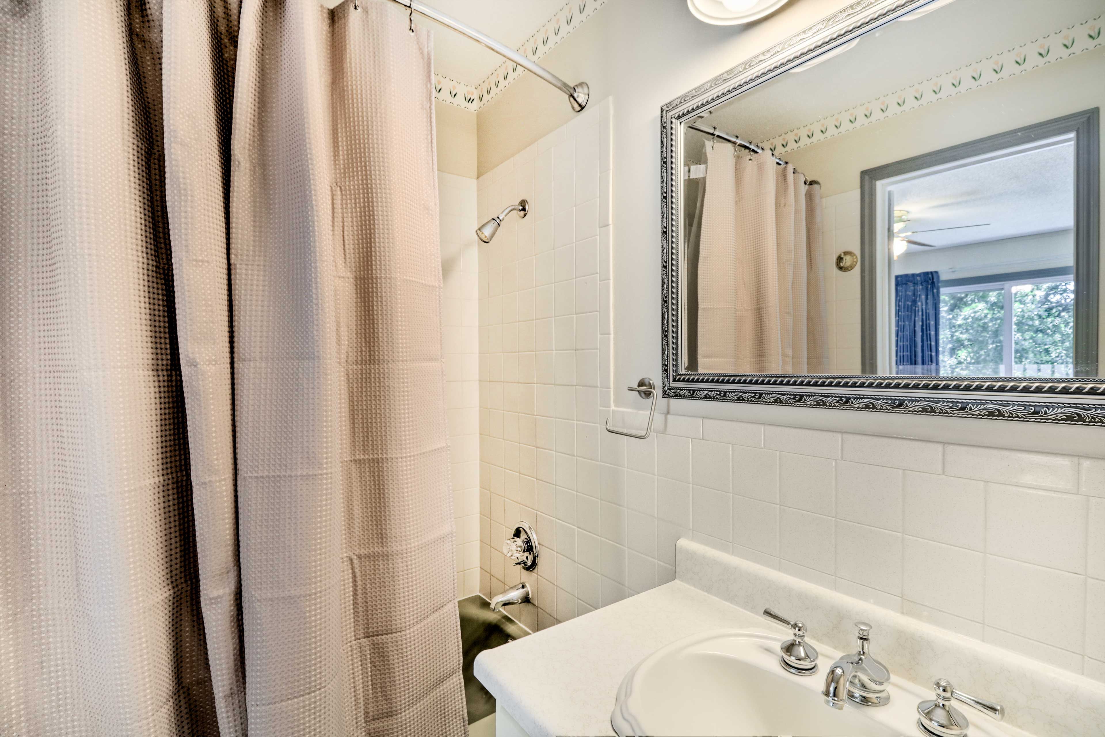 En-Suite Bathroom | Towels Provided