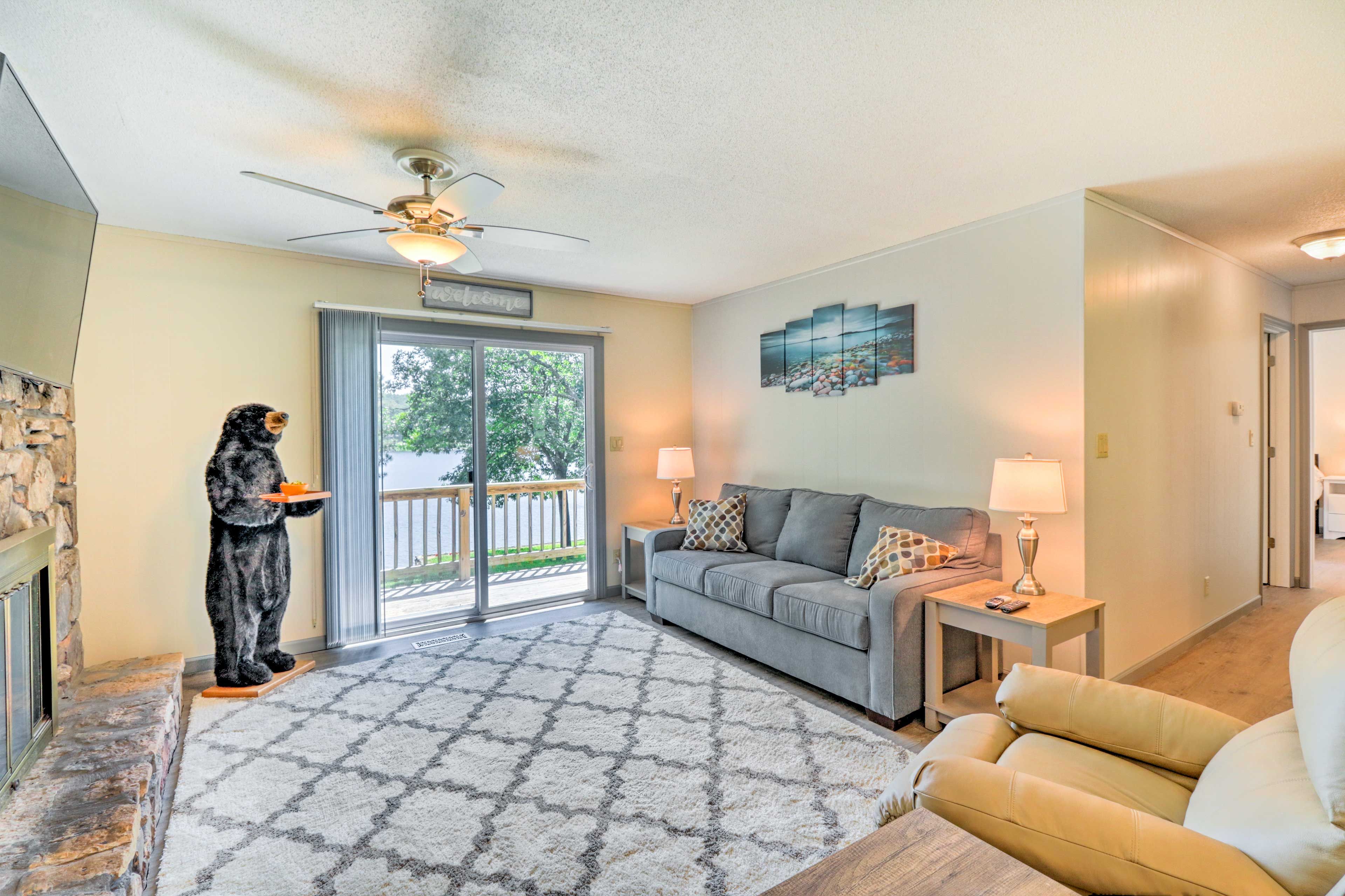 Living Room | Central A/C | Smart TV | Sleeper Sofa