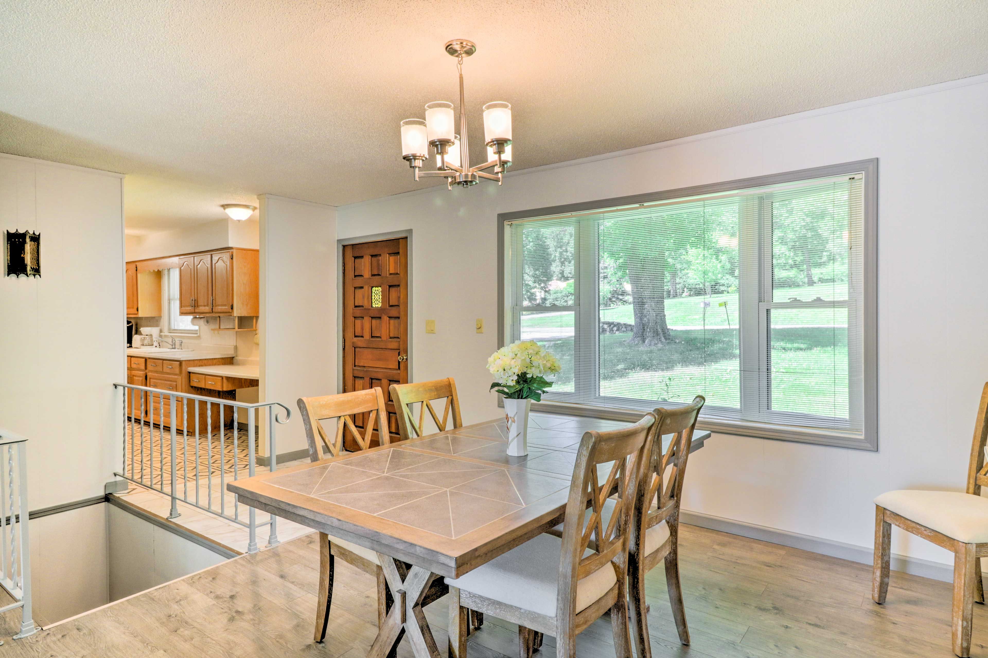 Dining Table | Dishware Provided
