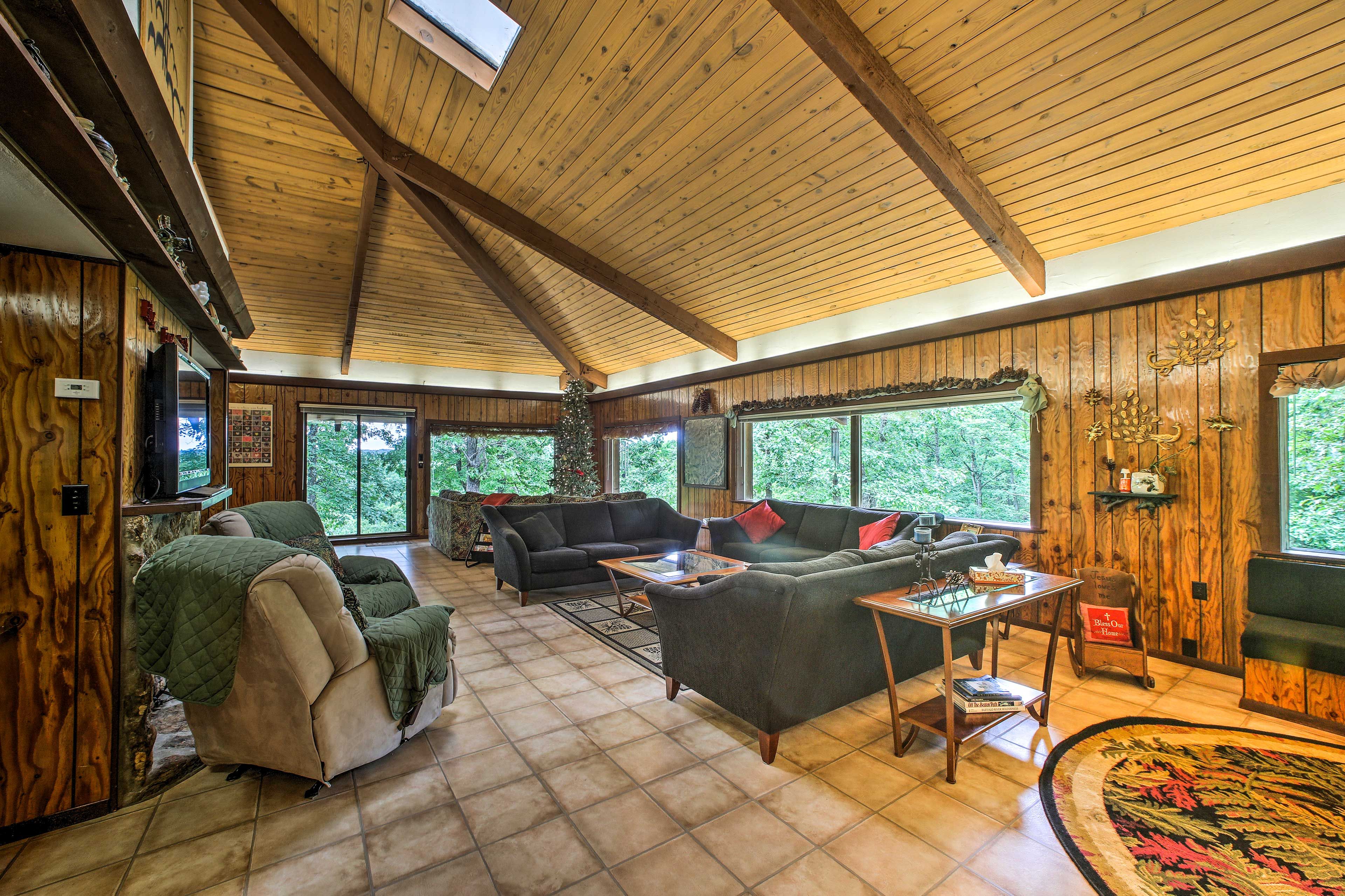 Cabin Interior | Living Room | Free WiFi