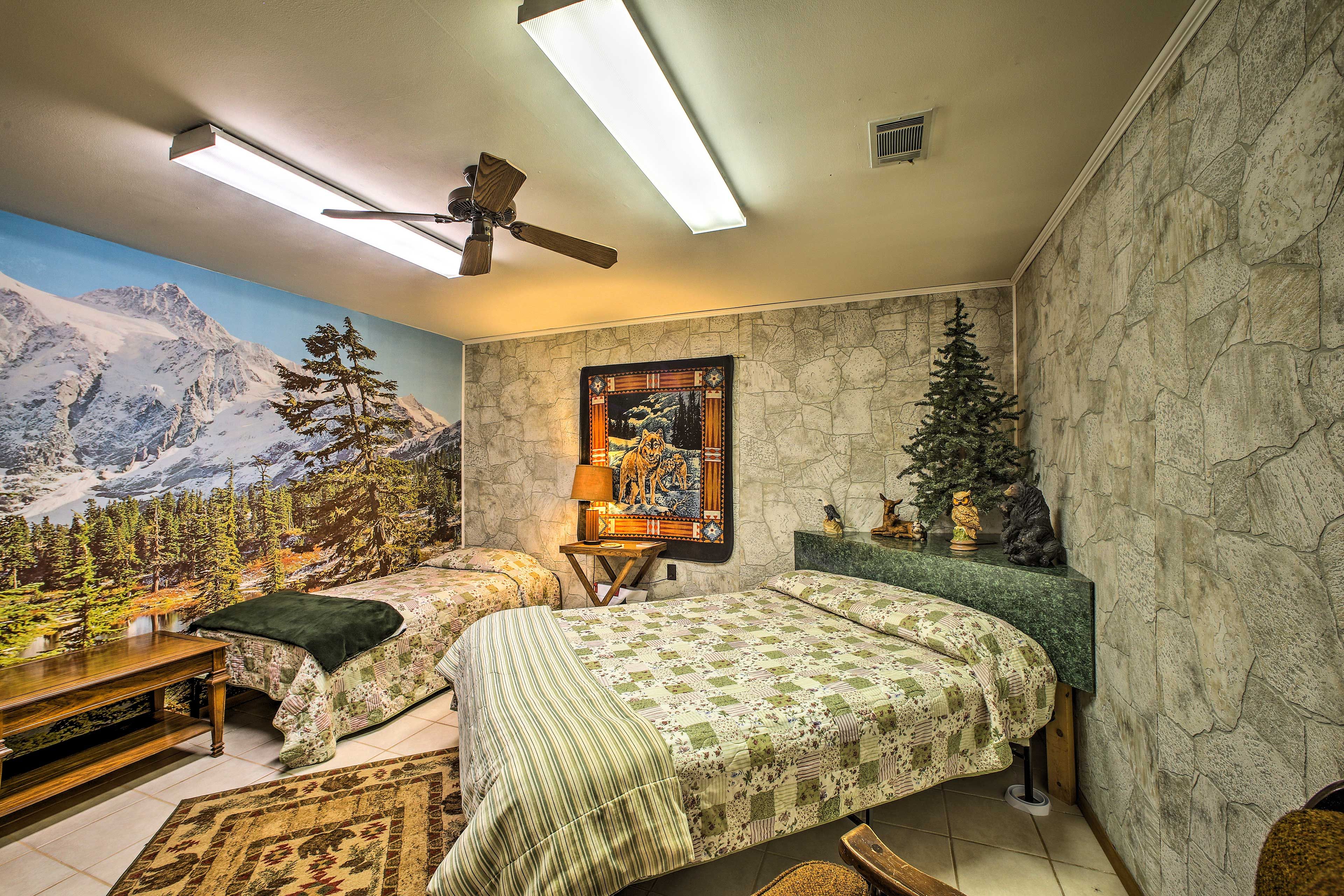 Bedroom 2 | Queen Bed