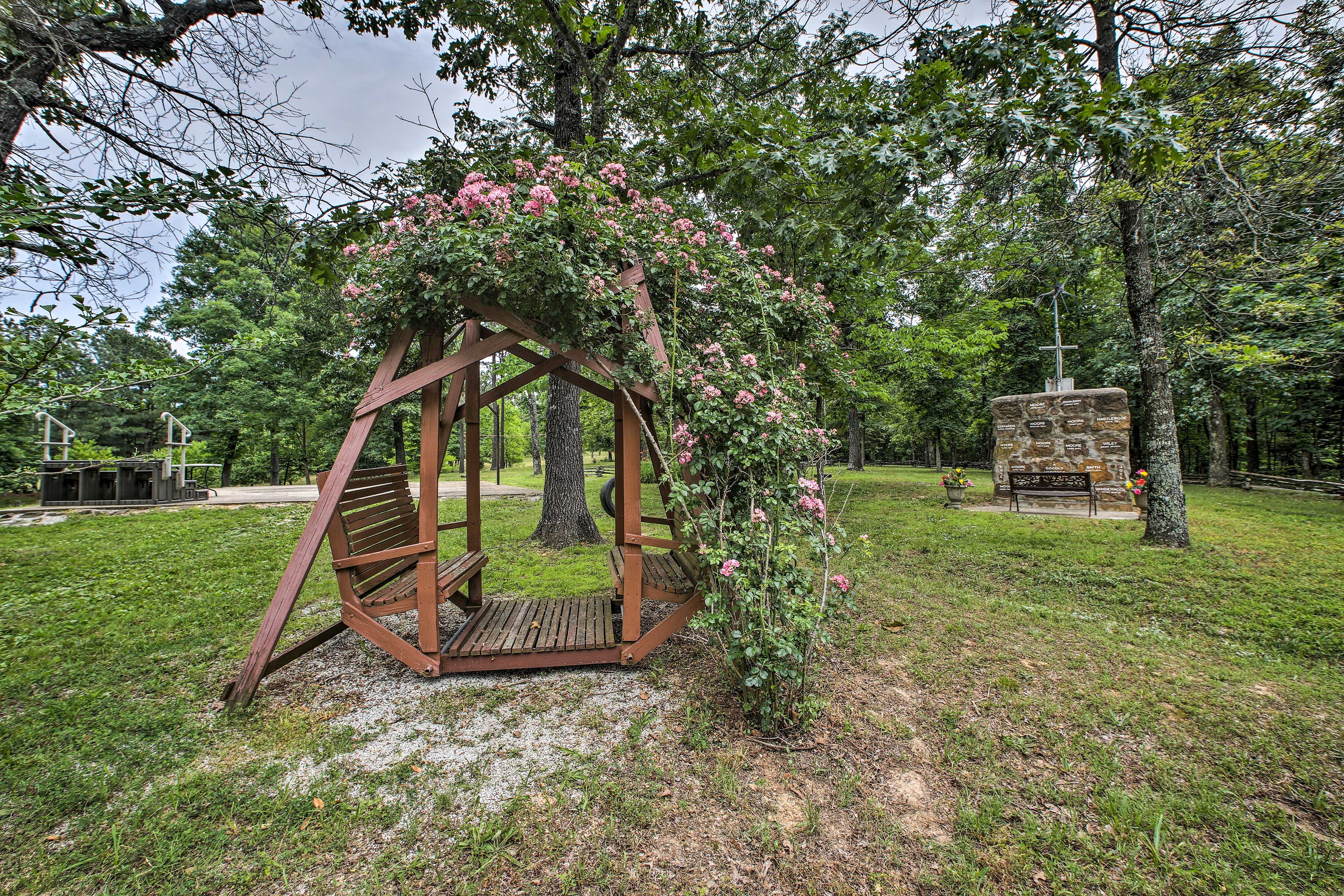 Cabin Exterior | Gazebo