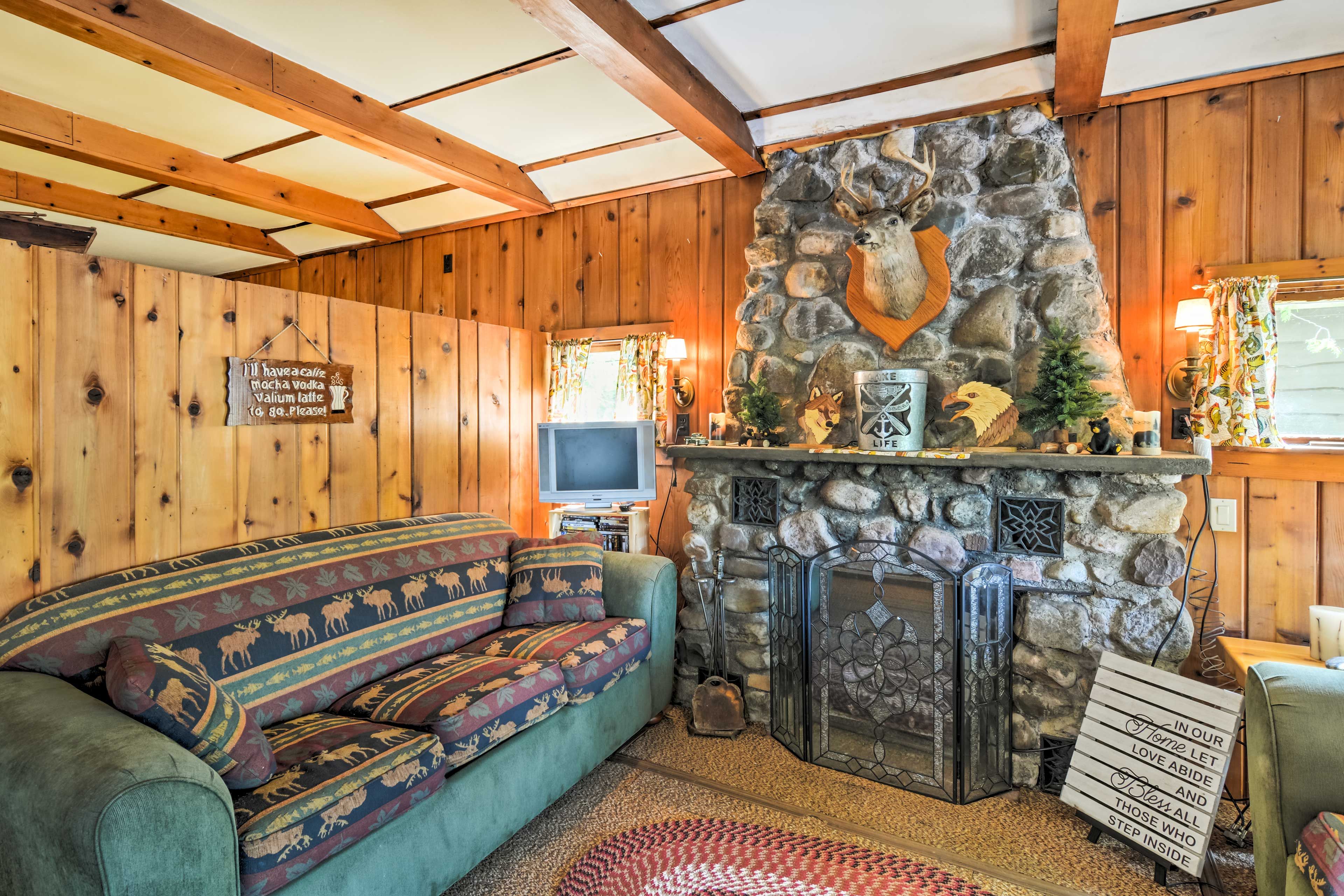 Living Room | Wood-Burning Fireplace | Free WiFi