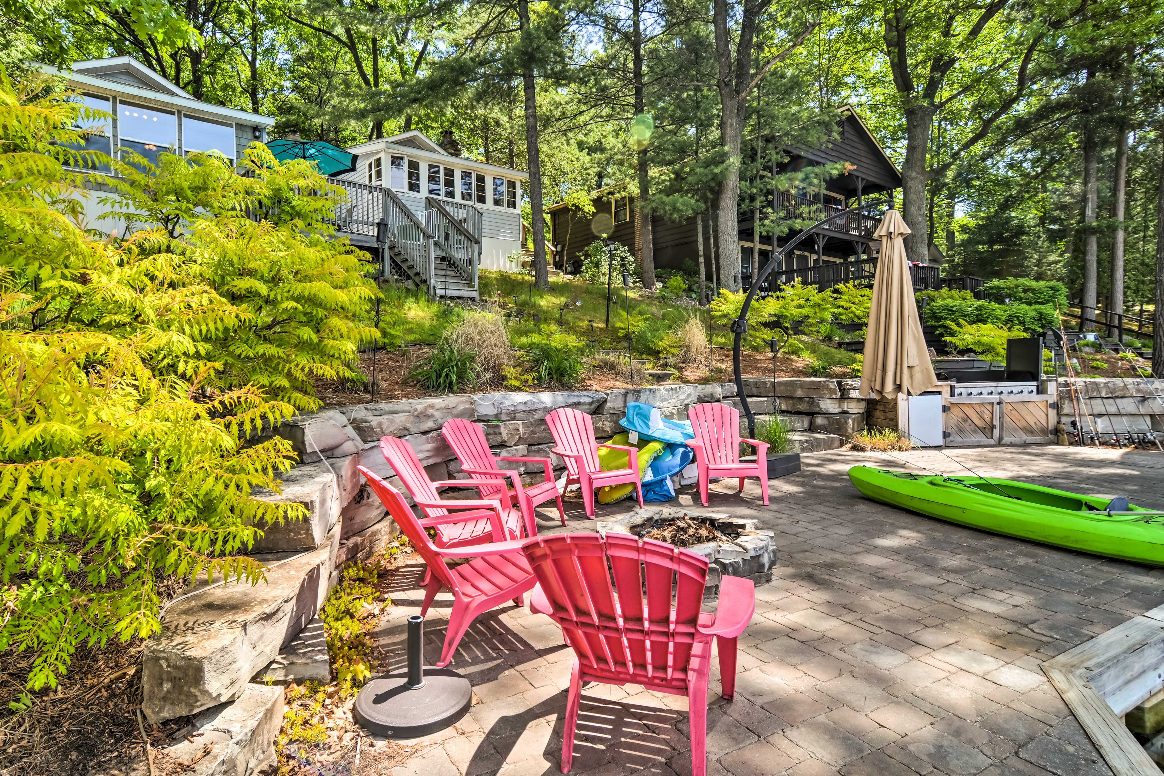 Private Lakeside Patio | Fire Pit | Gas Grill | Kayaks | Boat Dock