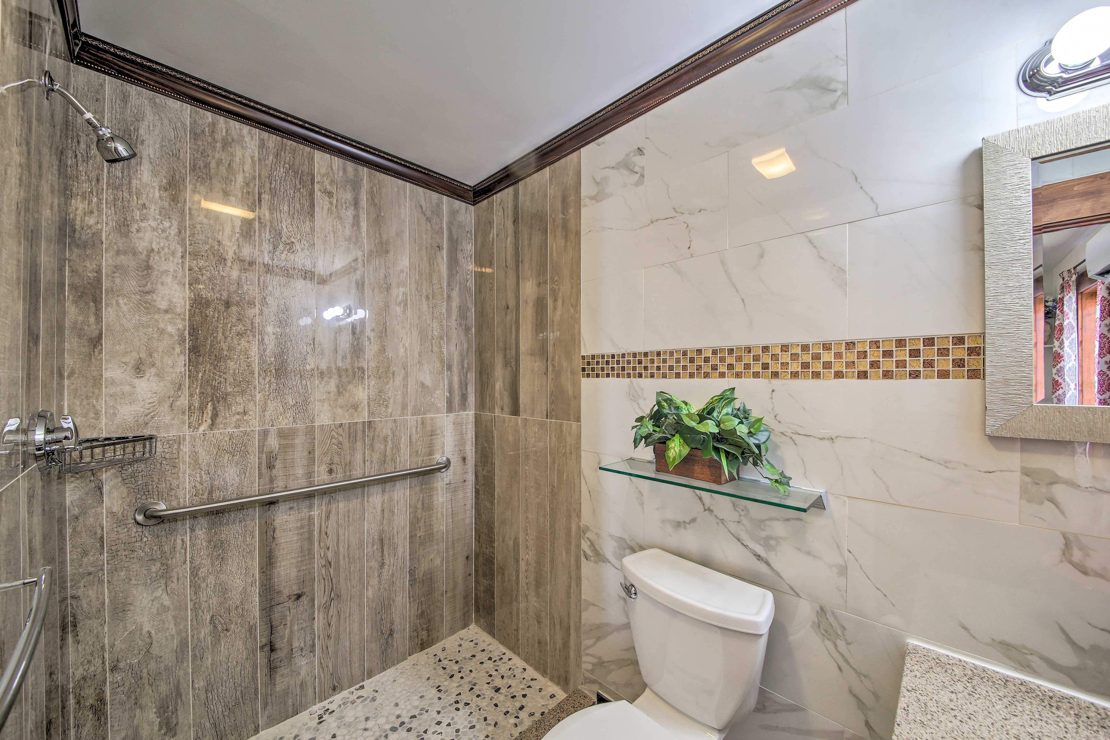 Full Bathroom | Towels & Toiletries Provided