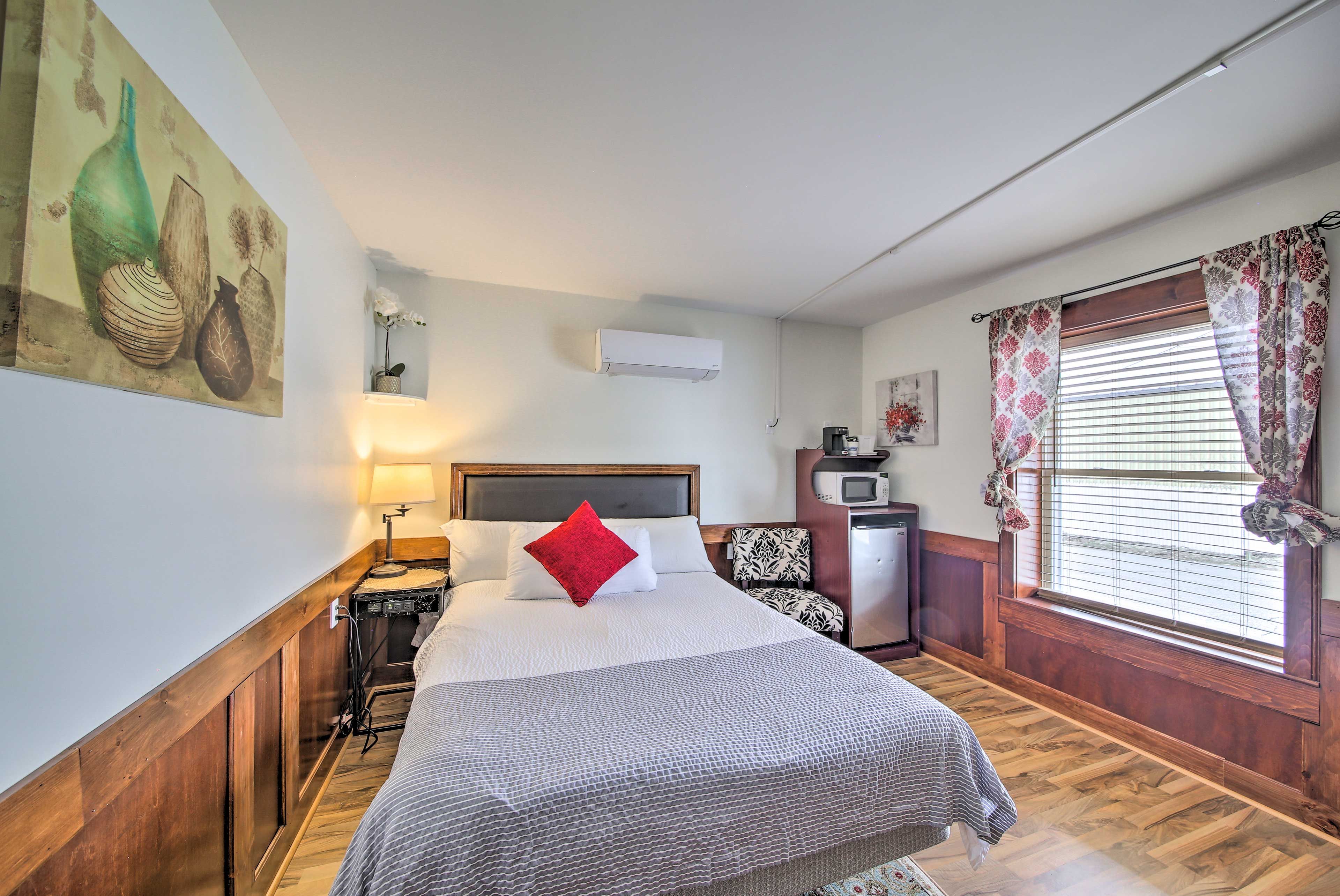 Bedroom 2 | Queen Bed | Linens Provided