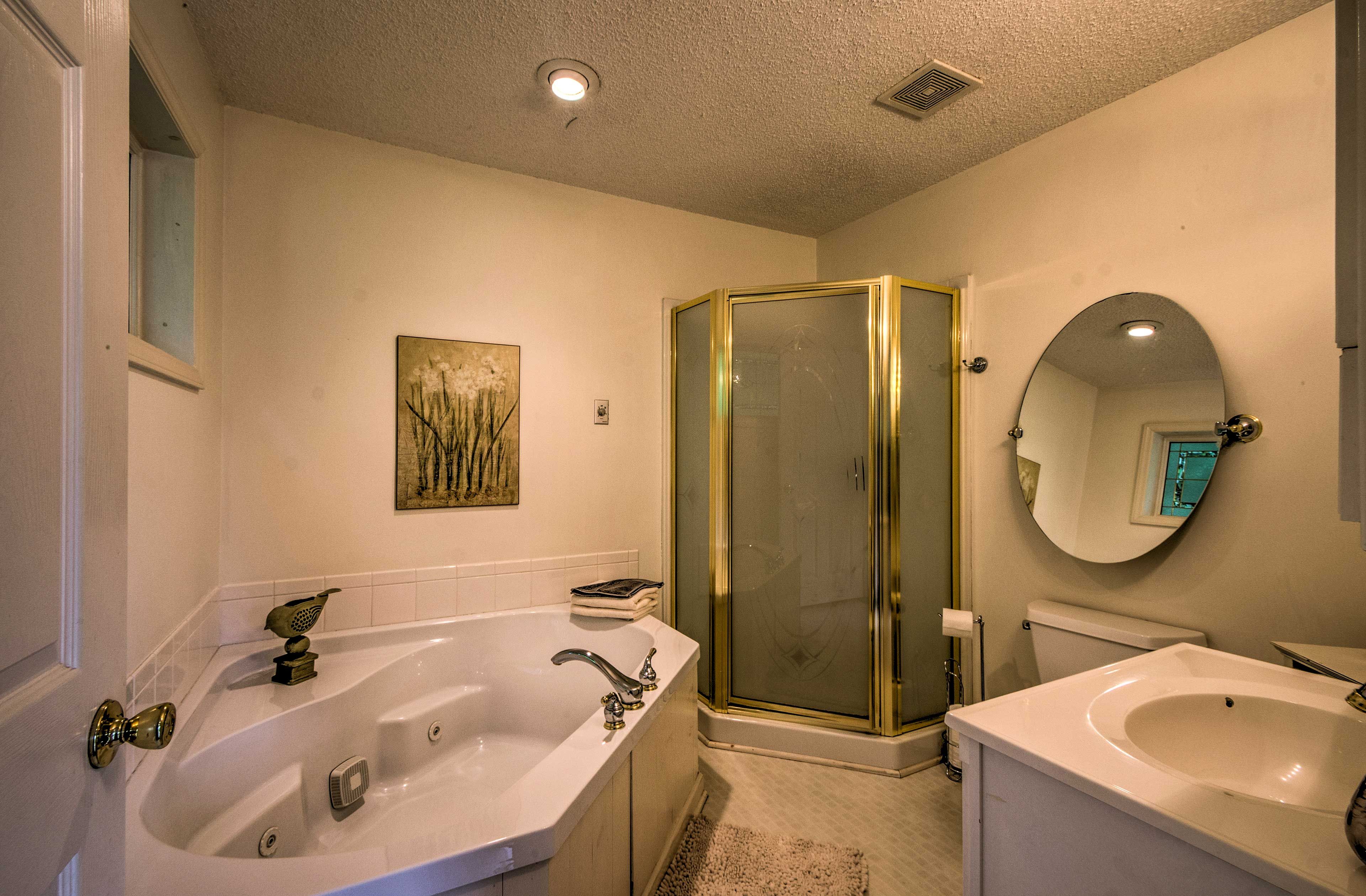 En-Suite Bathroom | Towels Provided