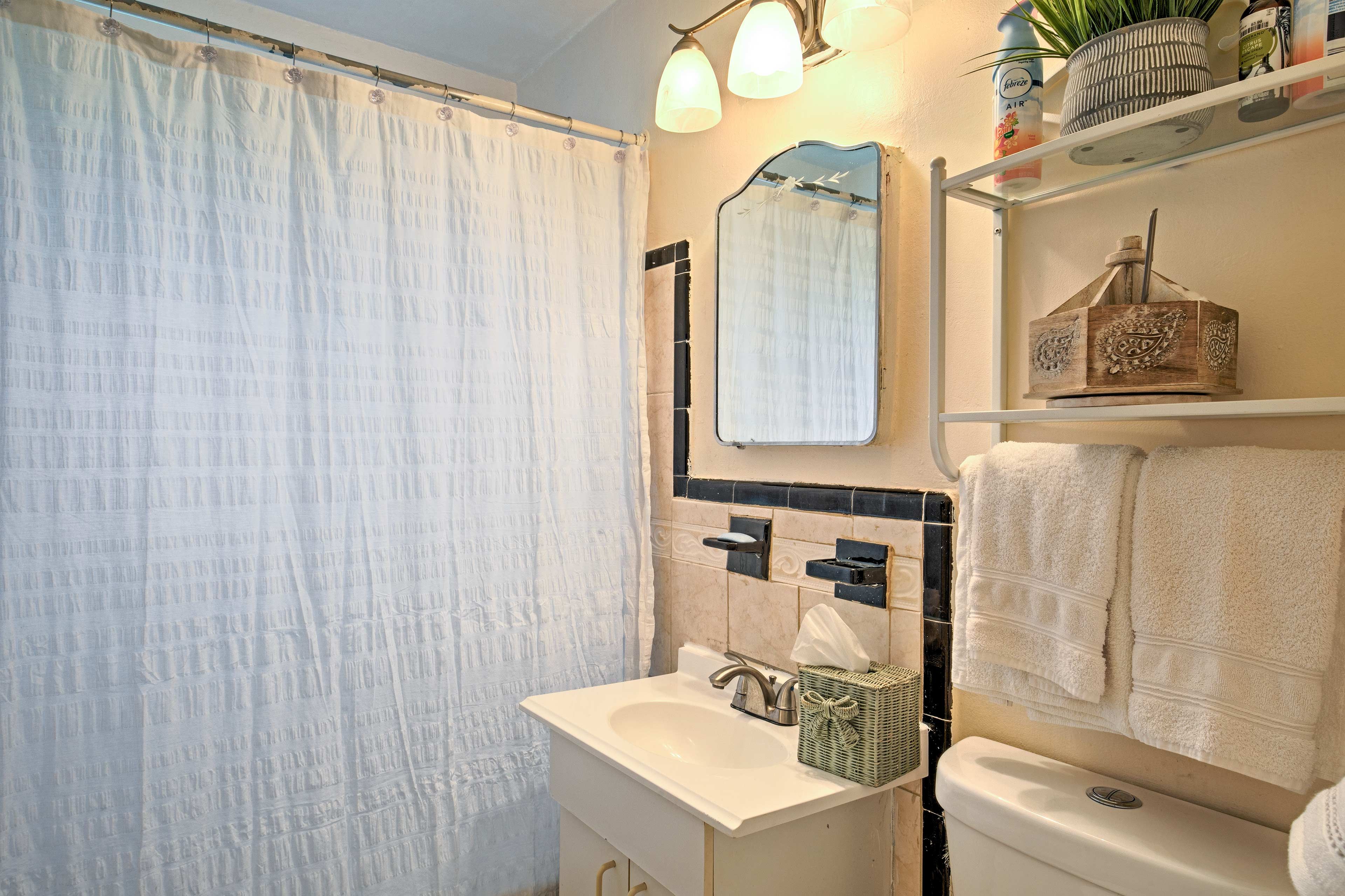 Bathroom | Towels Provided