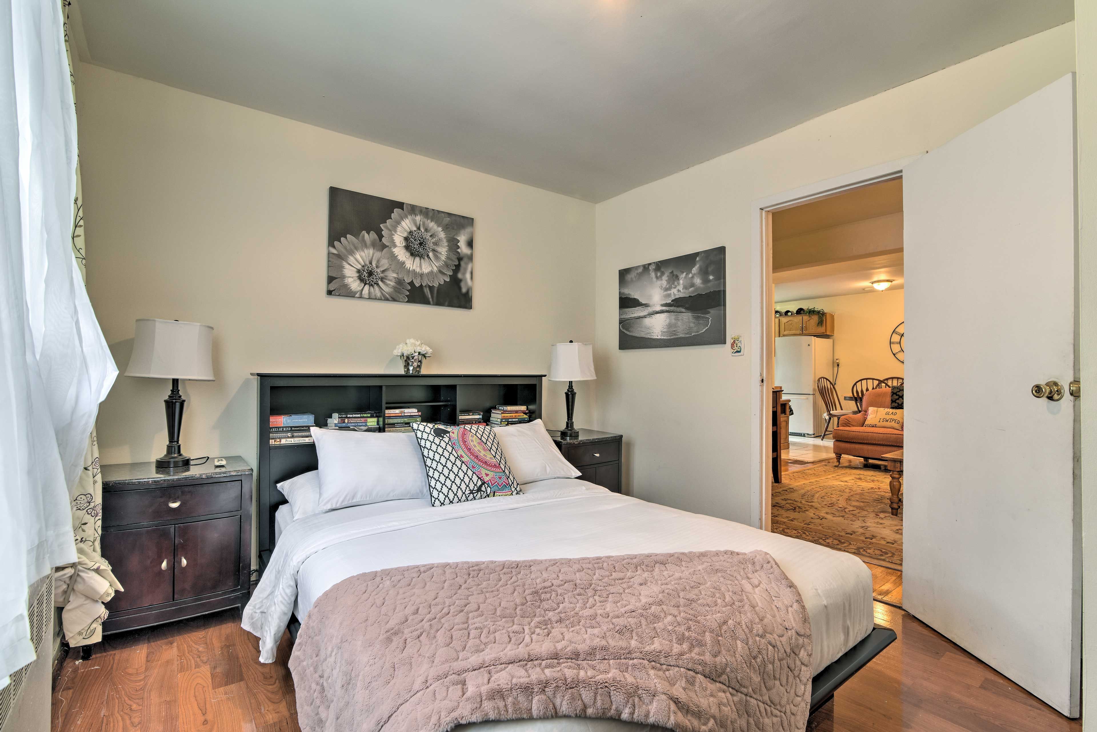 Bedroom 2 | Queen Bed