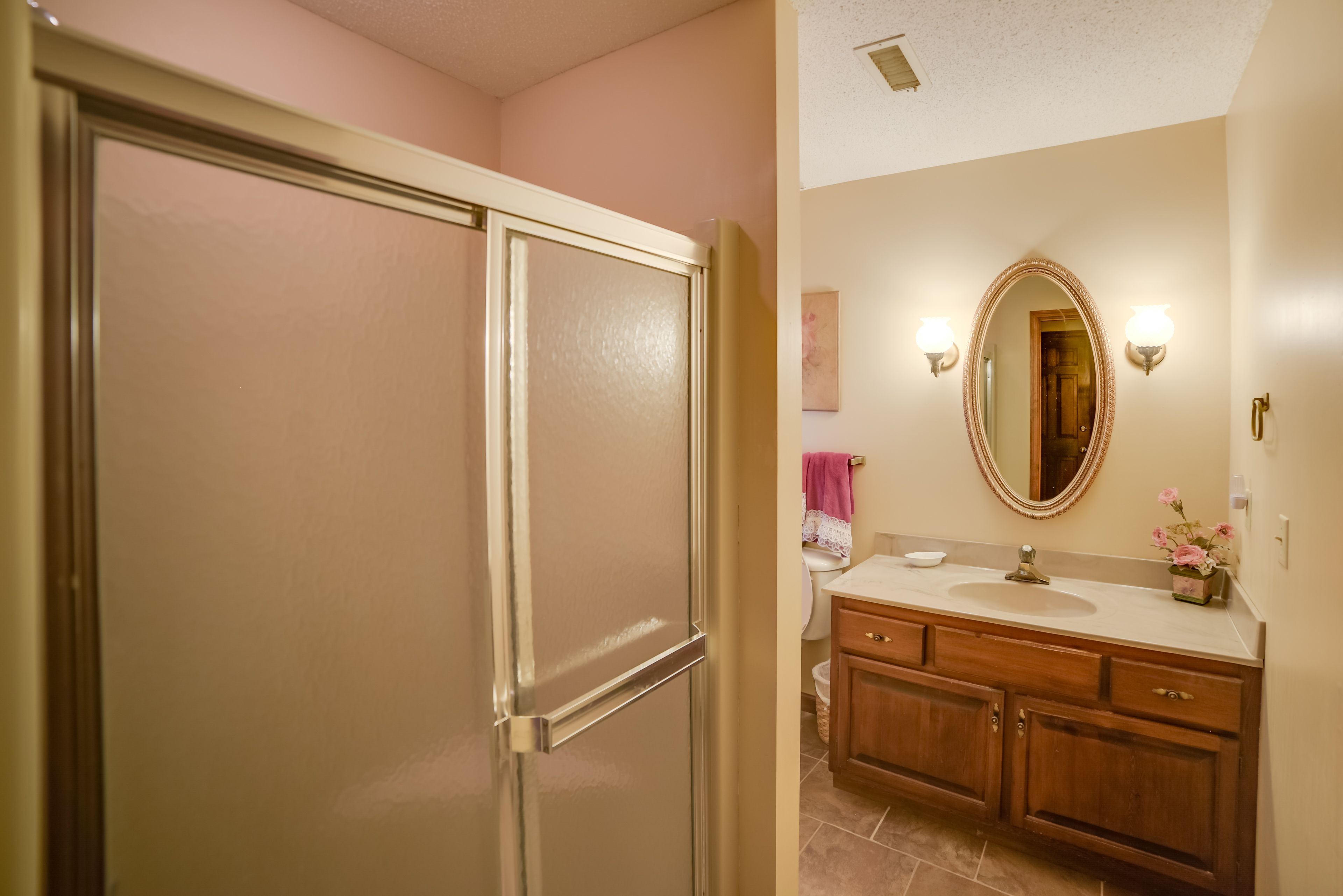 En-Suite Bathroom | Towels Provided