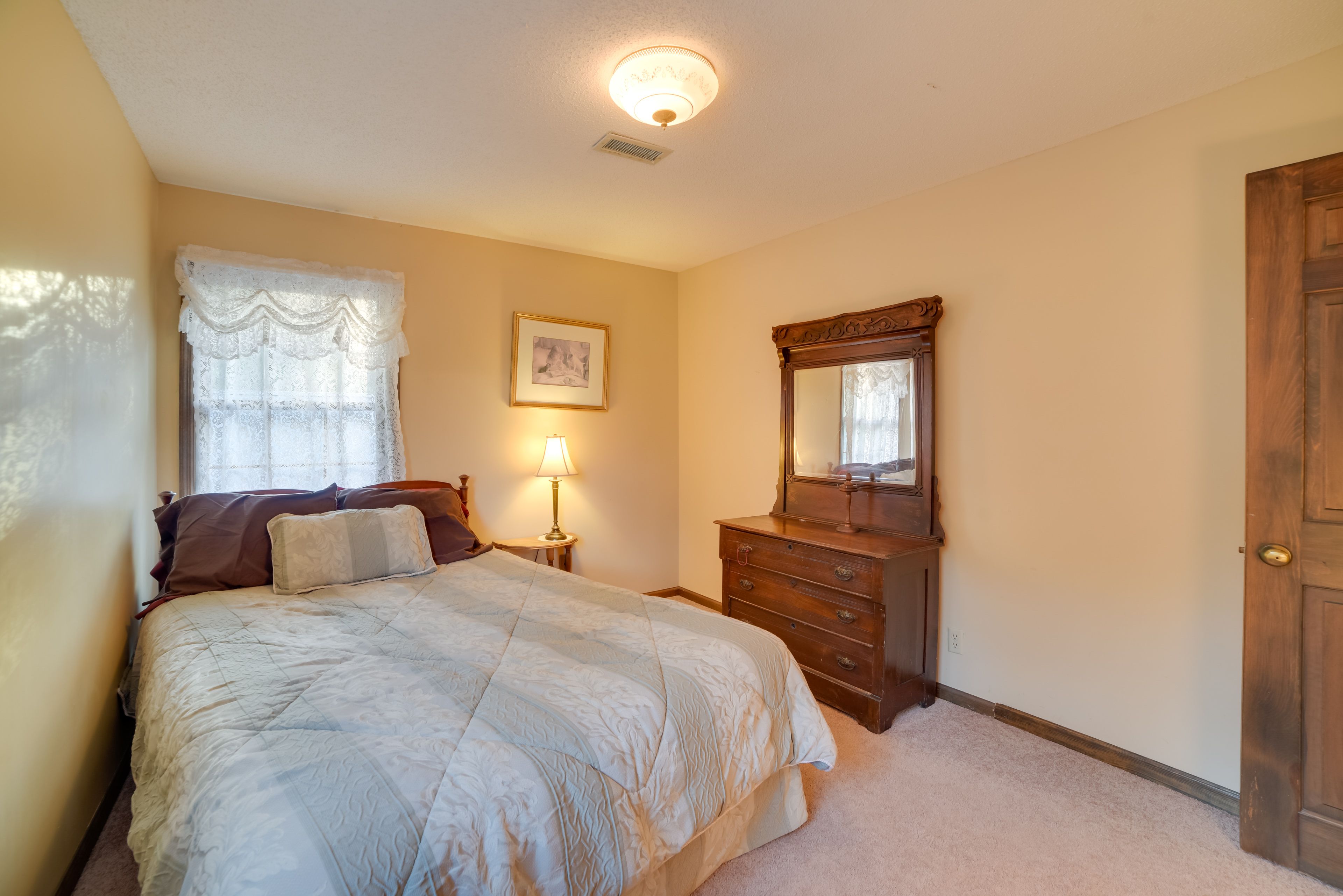 Bedroom 4 | Queen Bed