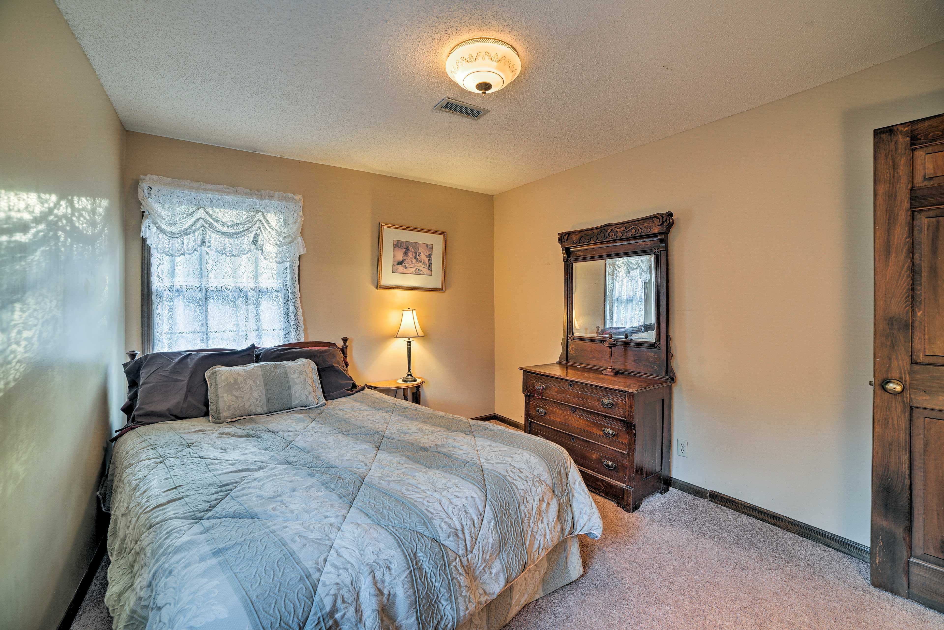 Bedroom 4 | Queen Bed