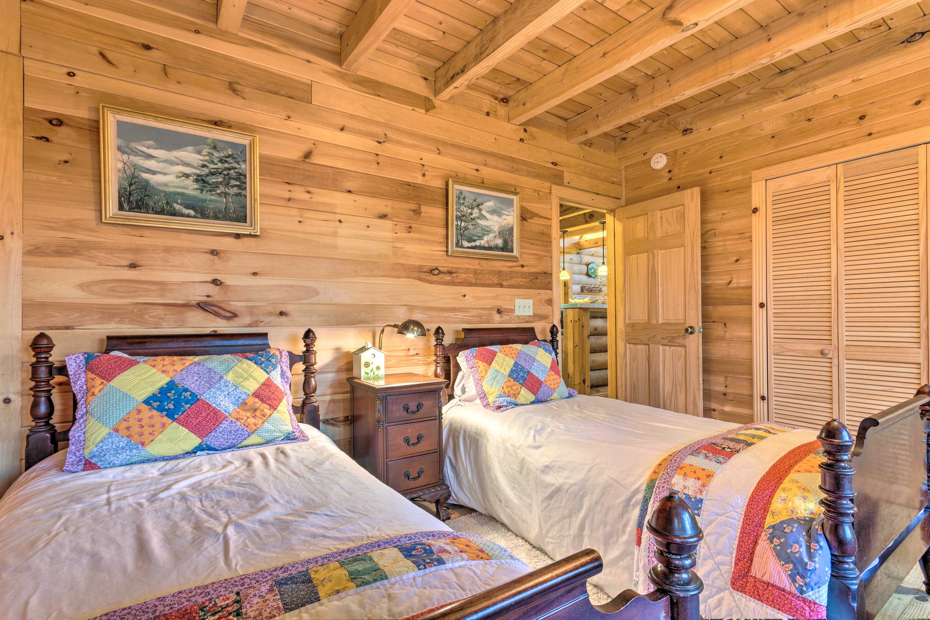 Bedroom 2 | 2 Twin Beds | 1st Floor