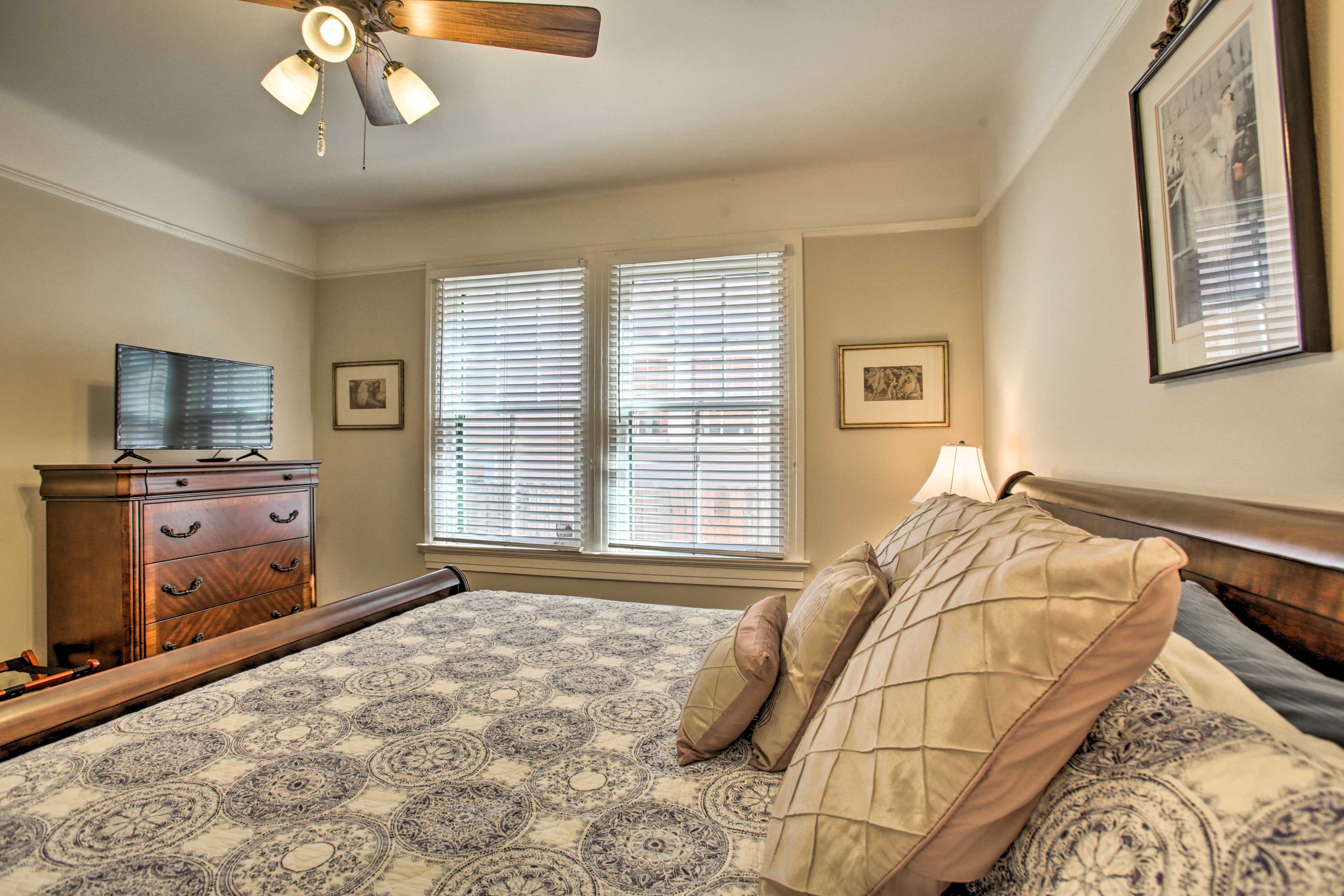 Bedroom 1 | Cable TV