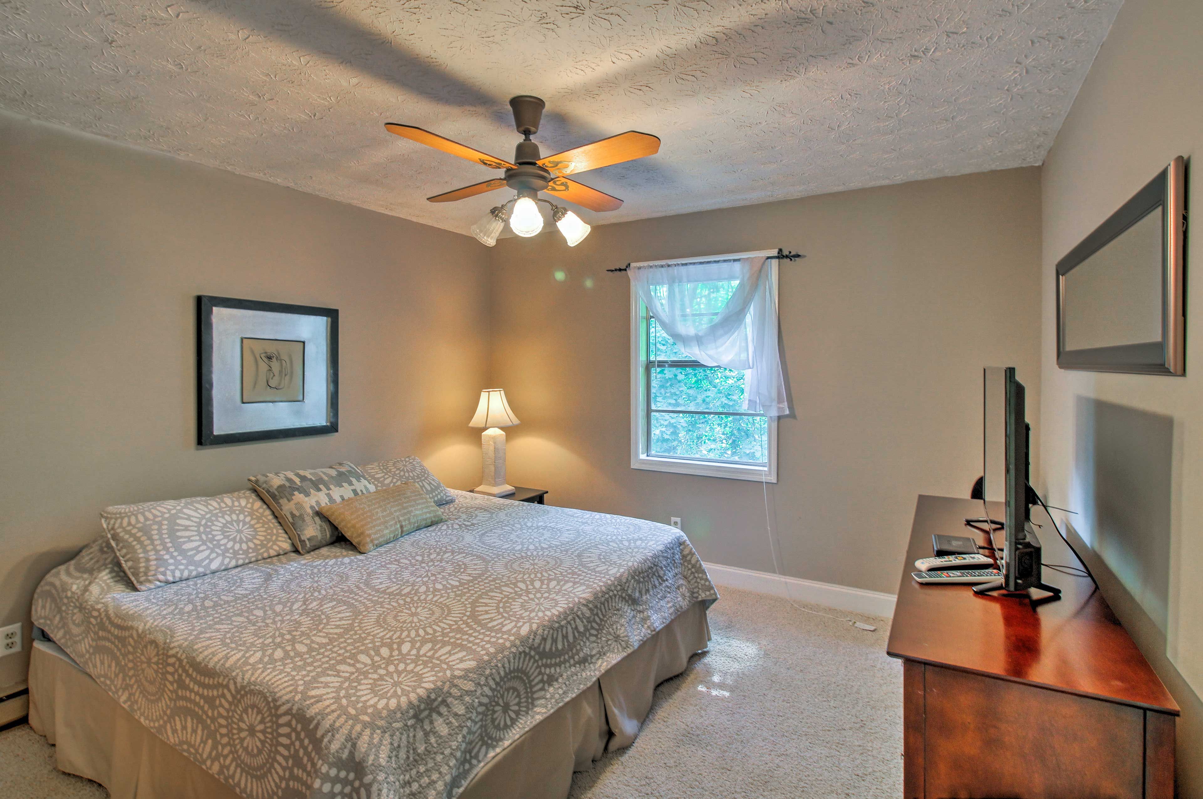 Bedroom 1 | King Bed | Linens Provided