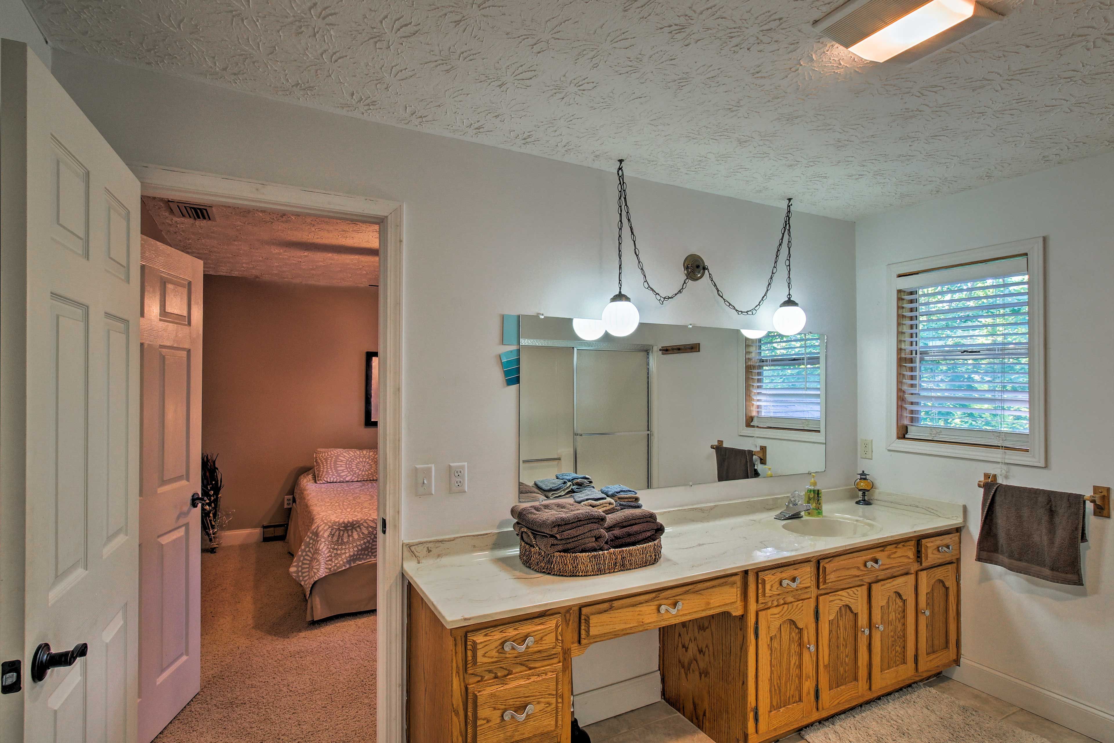 En-Suite Bathroom | Towels Provided