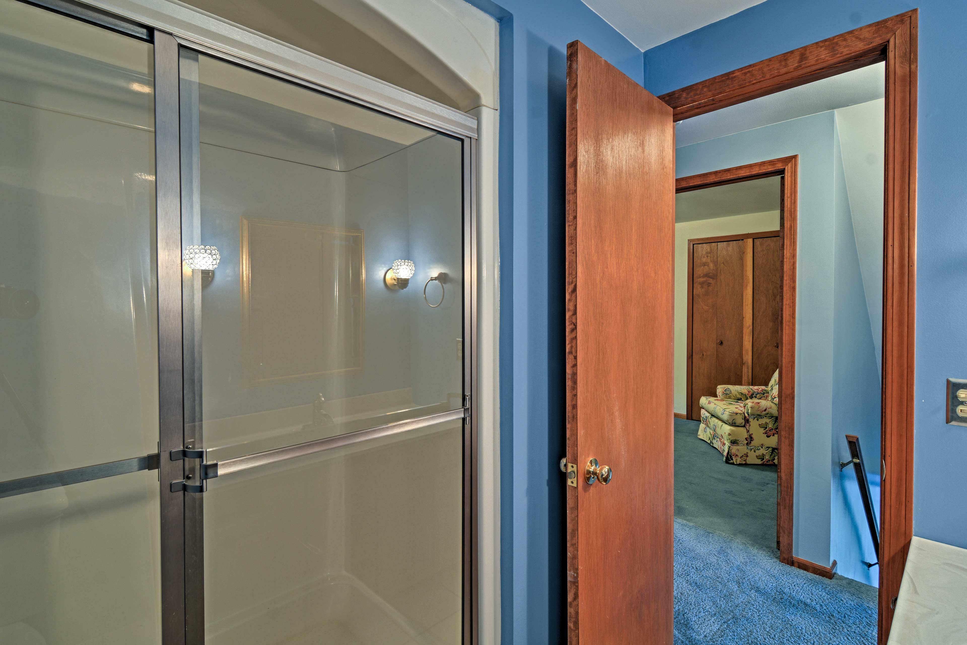This home has 2 bathrooms.