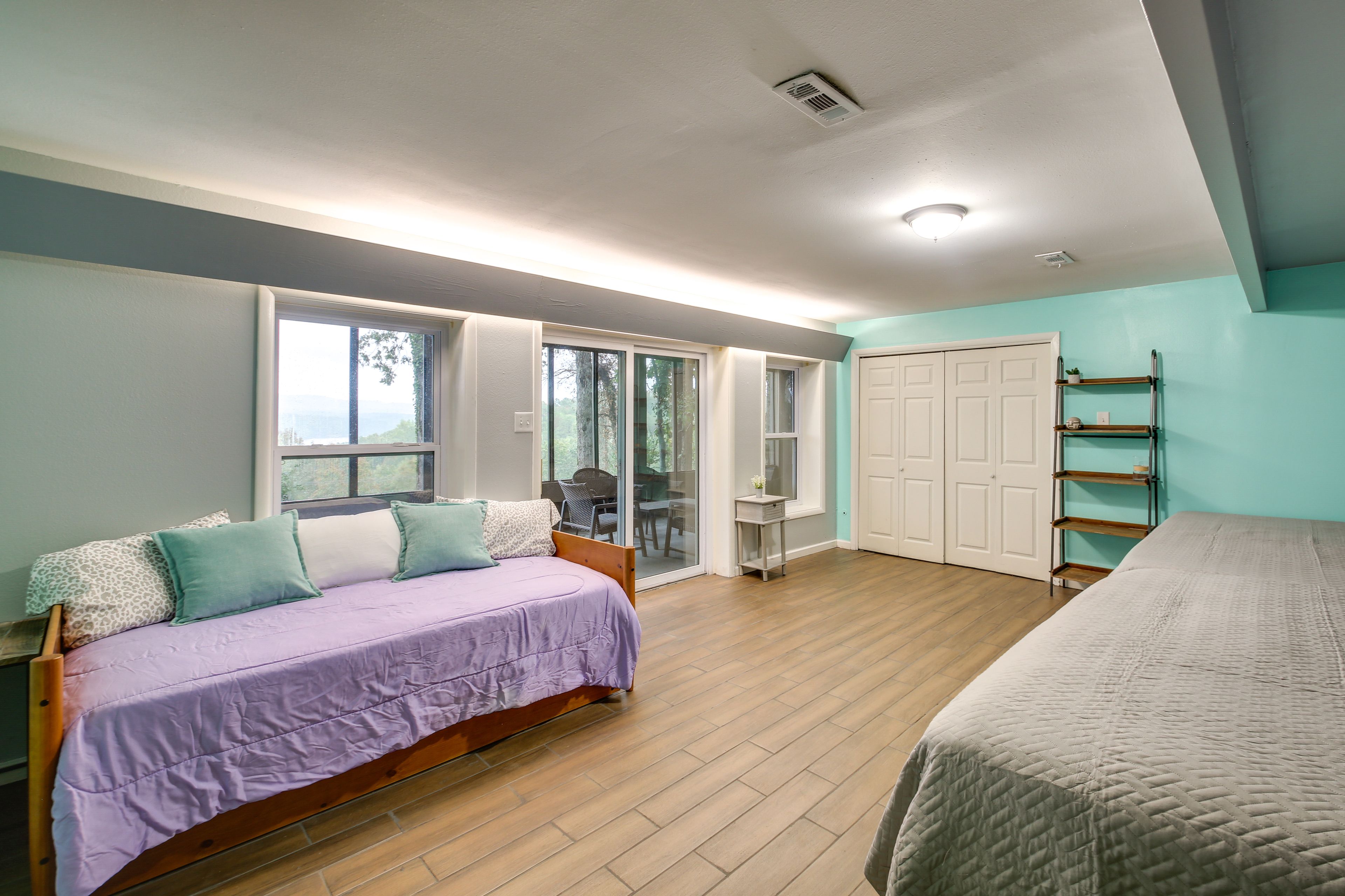 Bedroom 4 | Twin Daybed | 2 Queen Beds