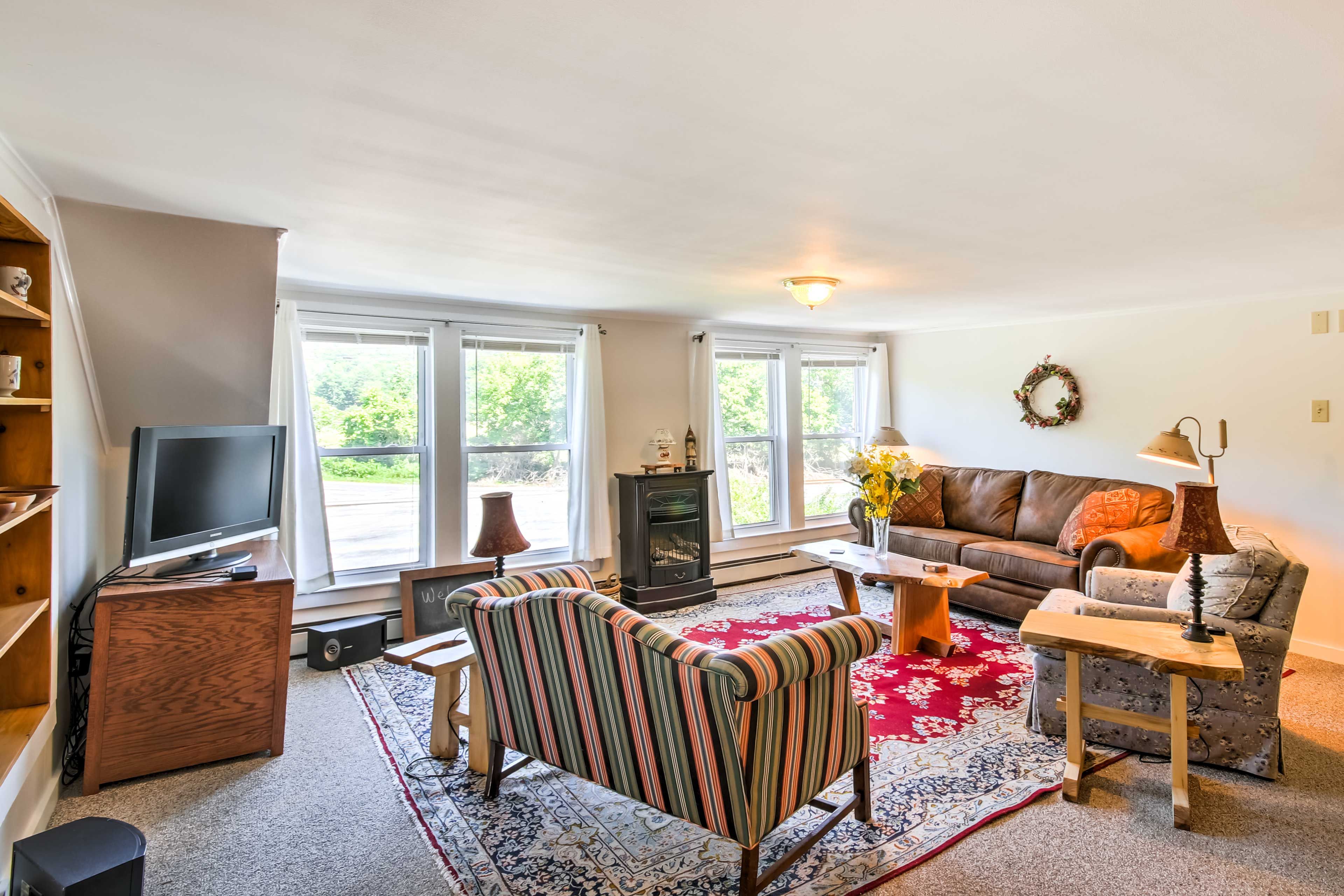 Manchester Center Vacation Rental | 2BR | 1BA | 900 Sq Ft | Stairs Required