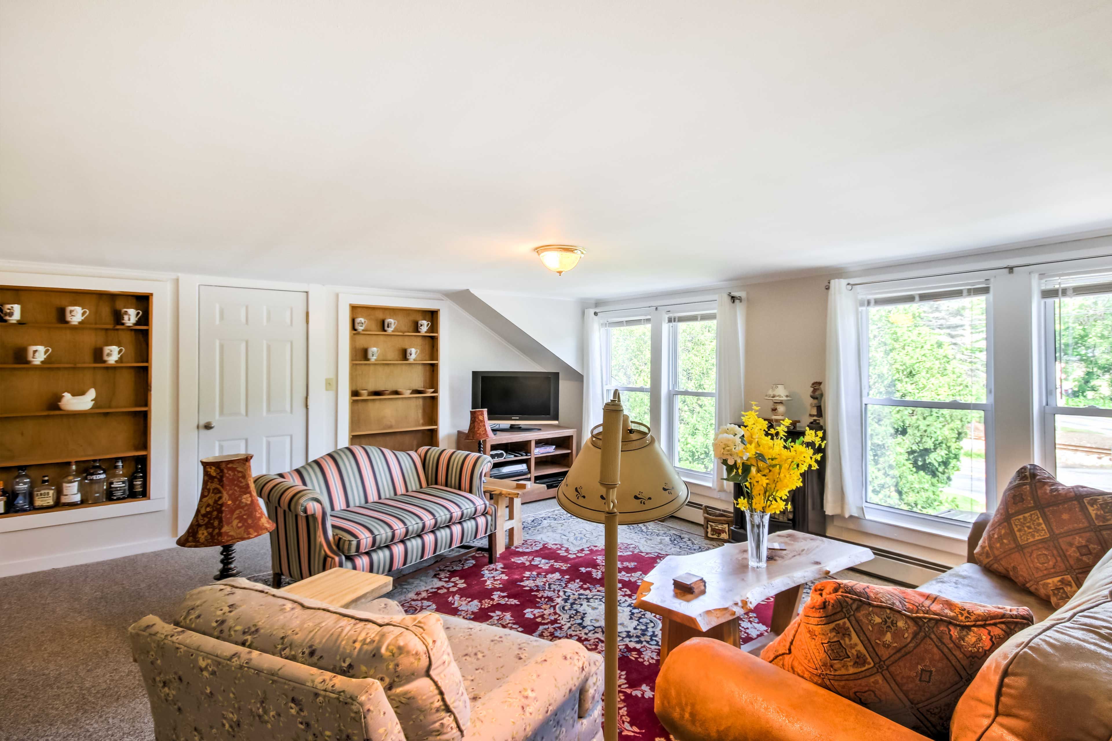 Living Room | Free WiFi | Central Heating | Window A/C (Summer Months)