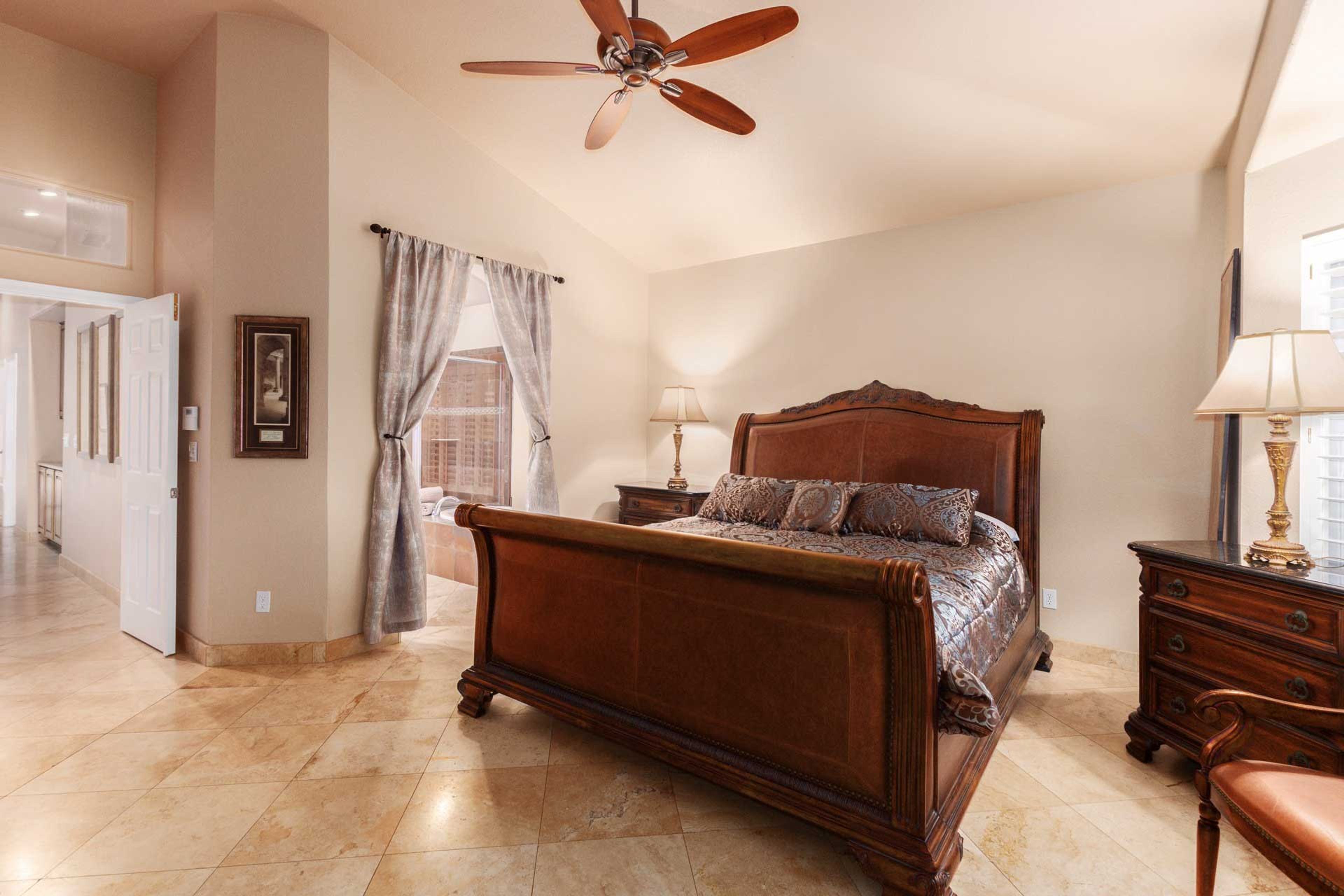 Bedroom 1 | King Bed