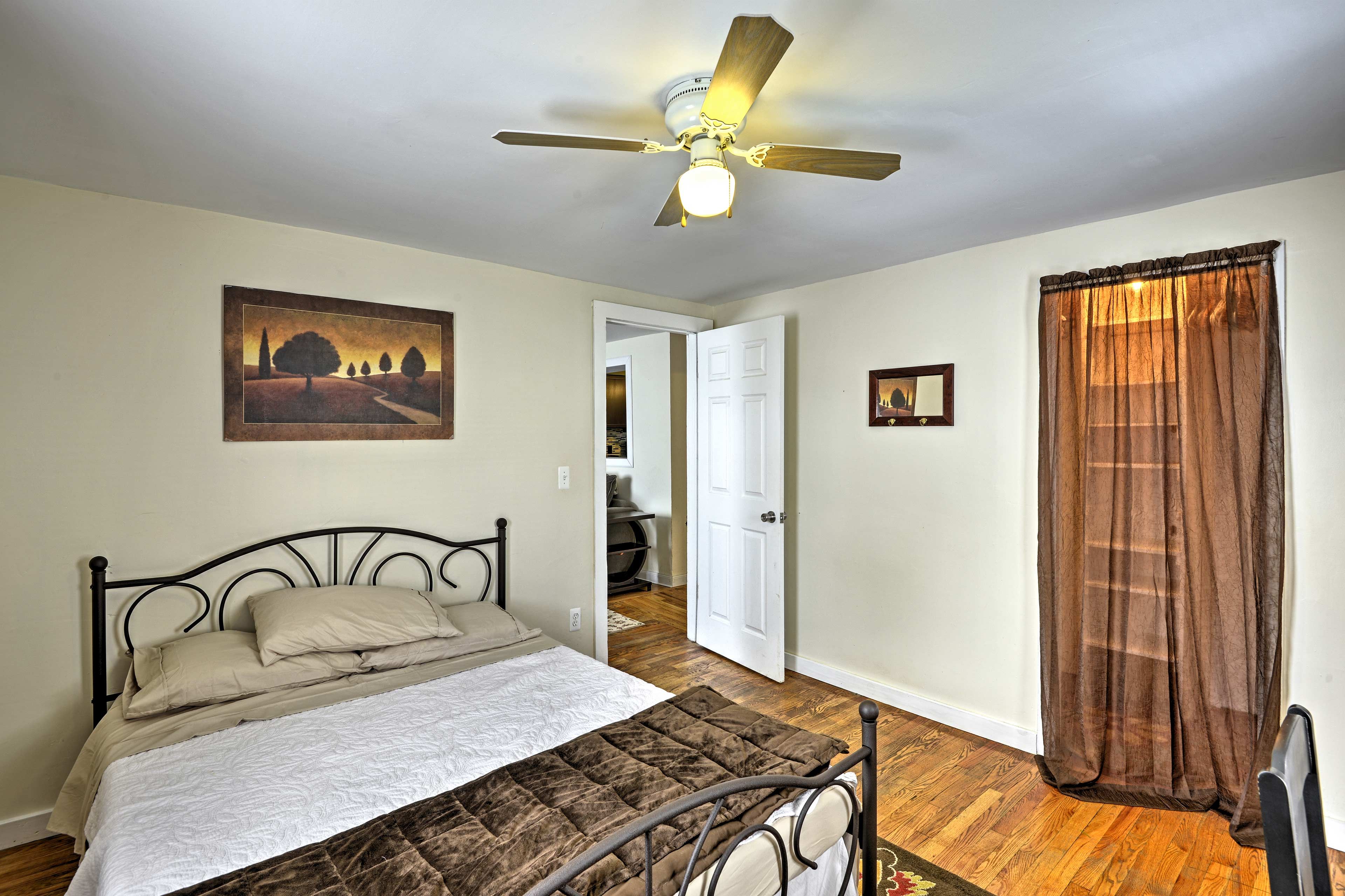 Both bedrooms have a desk for your convenience.
