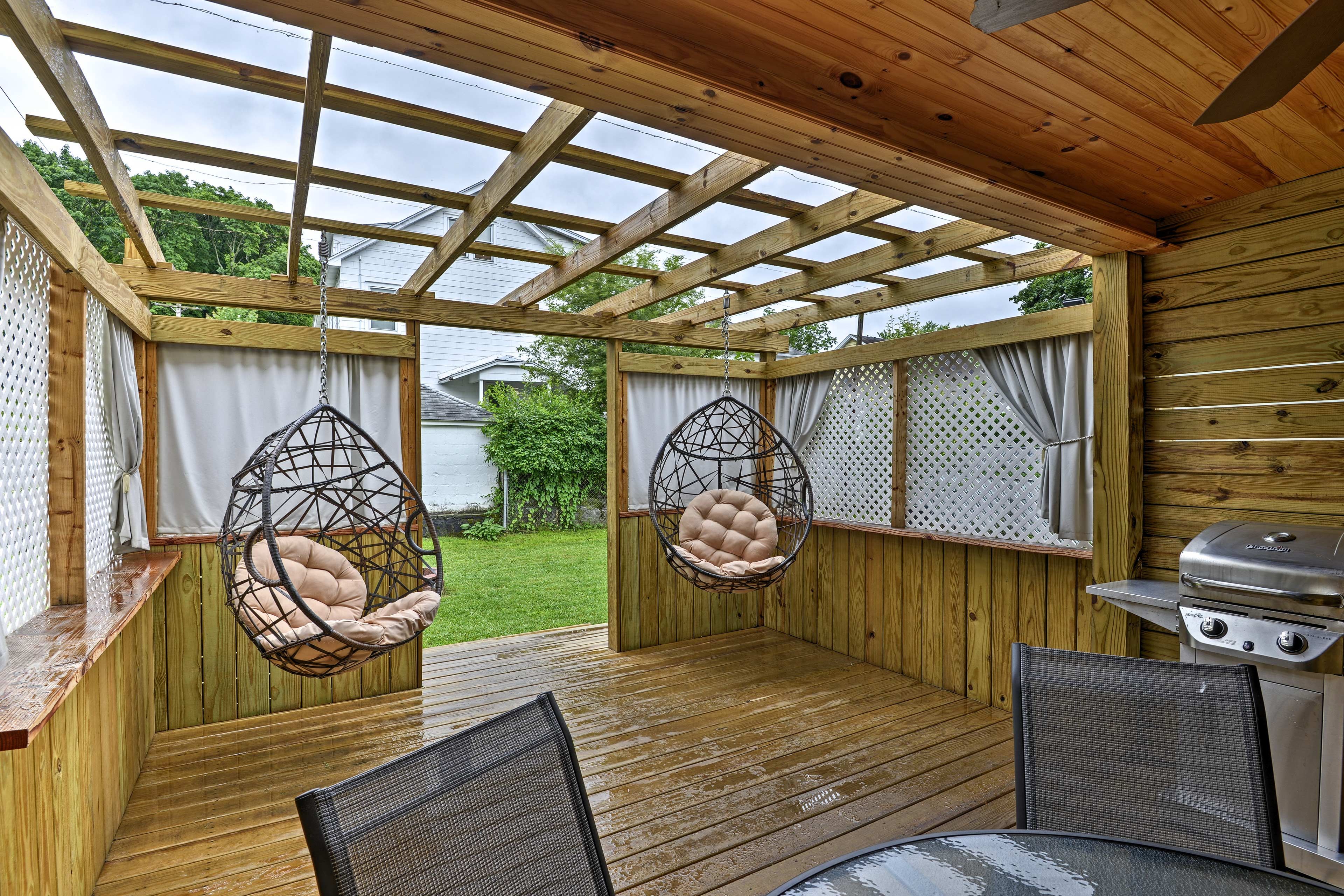 Make a barbecue feast and dine al fresco at this table.