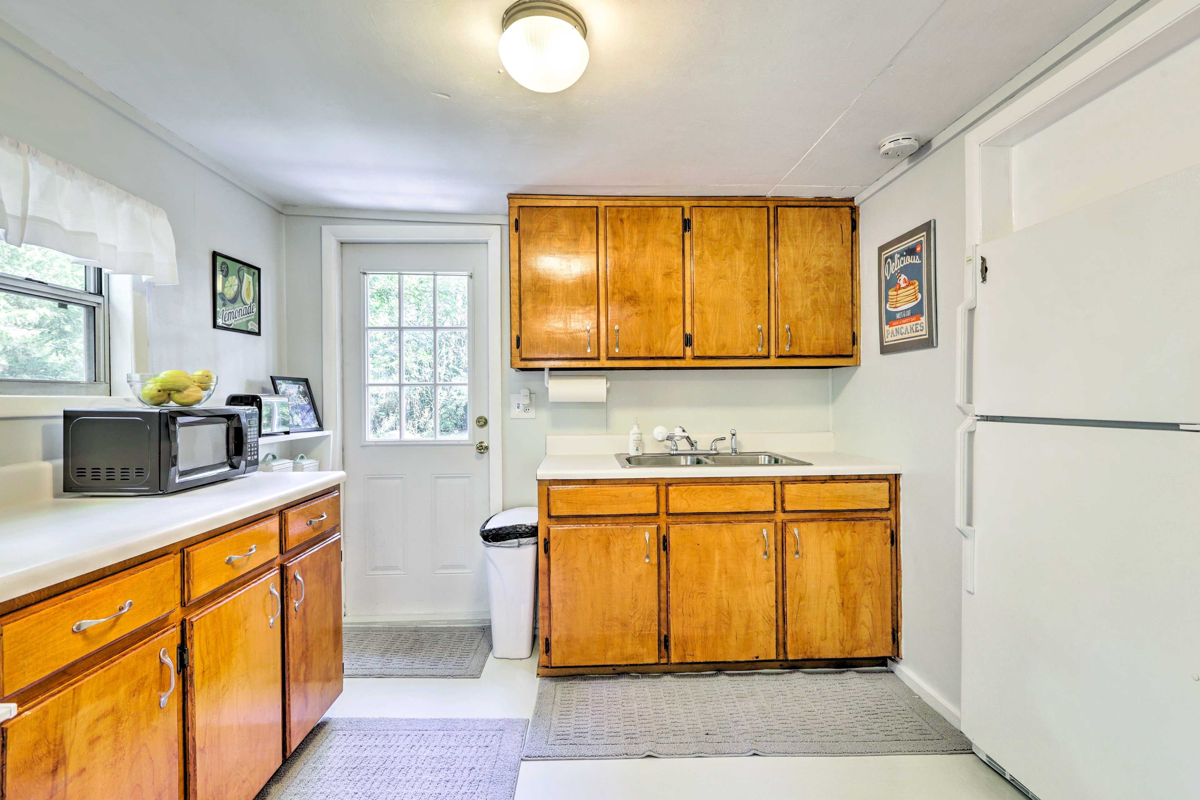 Kitchen | Crockpot | Coffee Maker | Spices | Toaster | Trash Bags & Paper Towels