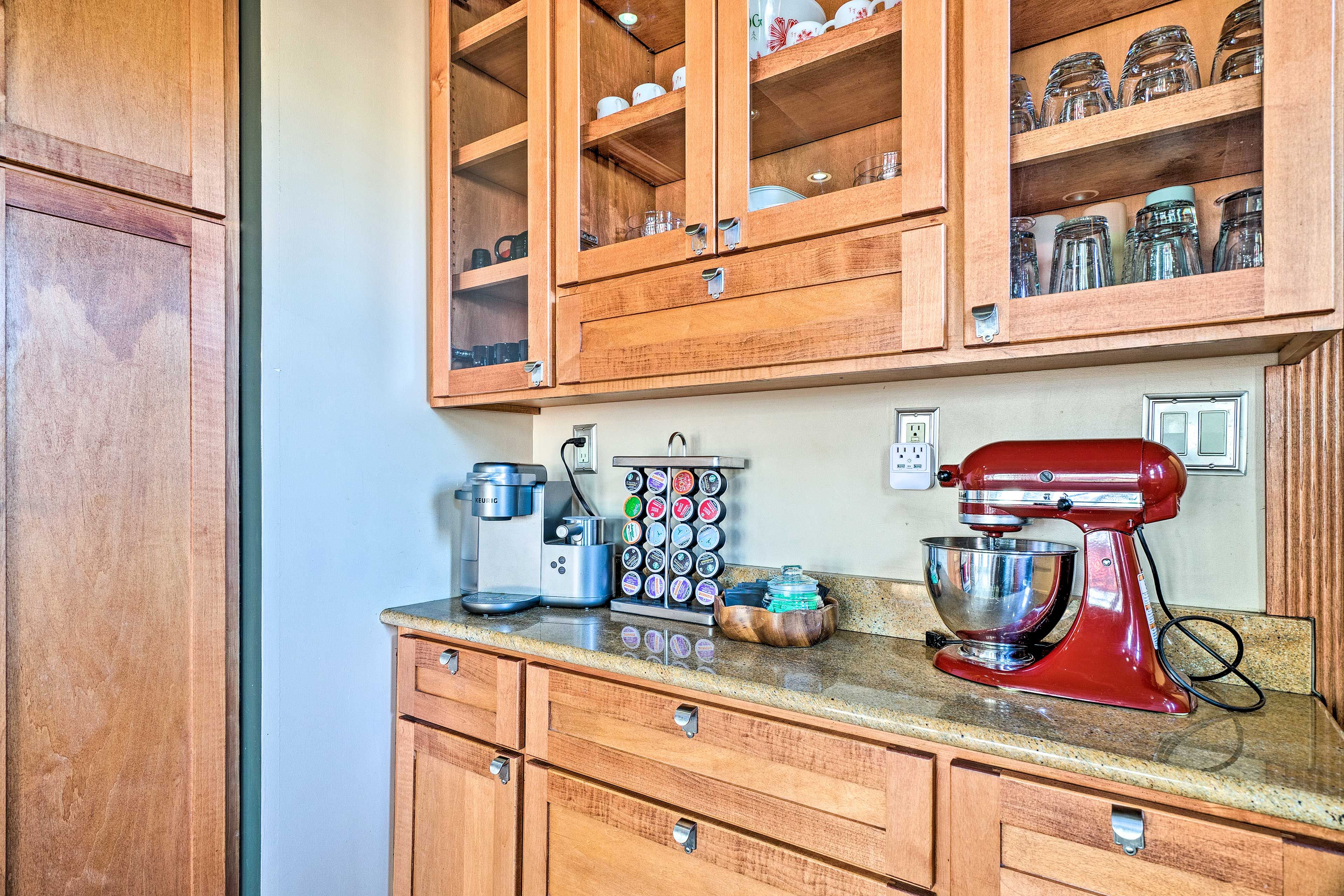 Fully Equipped Kitchen | Trash Bags & Paper Towels