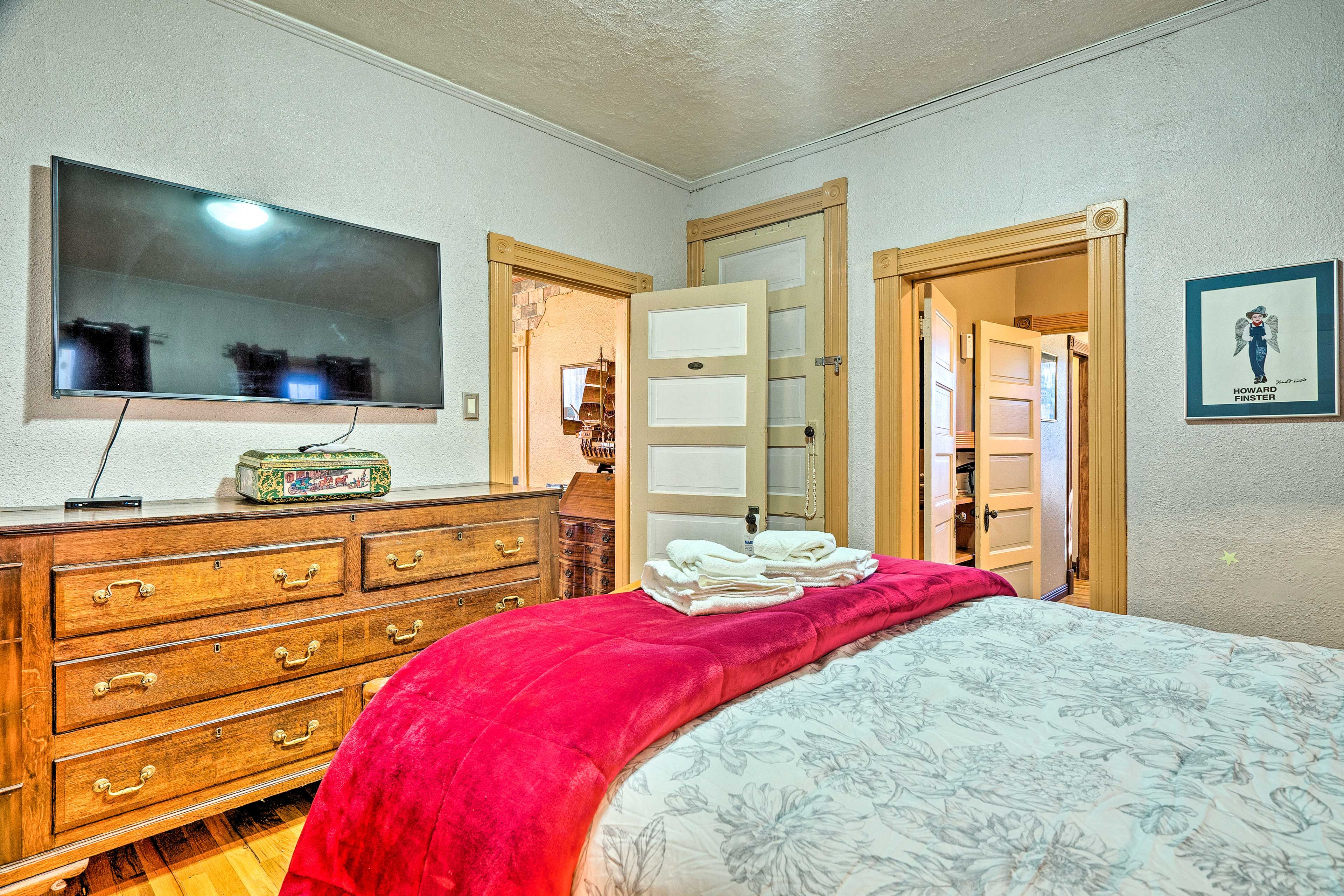Bedroom 1 | 55” Smart TV w/ Cable | Linens & Towels