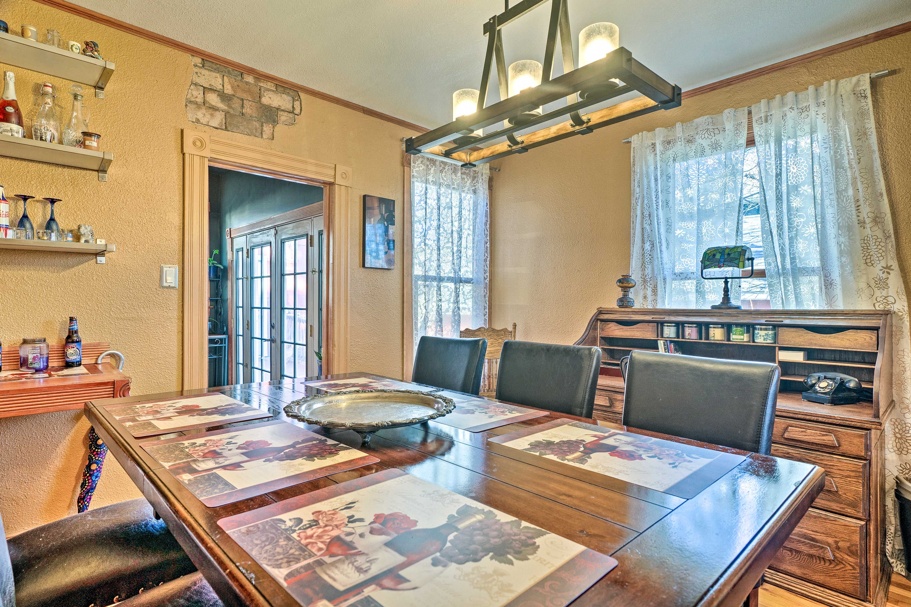 Dining Room | Laptop-Friendly Workspaces