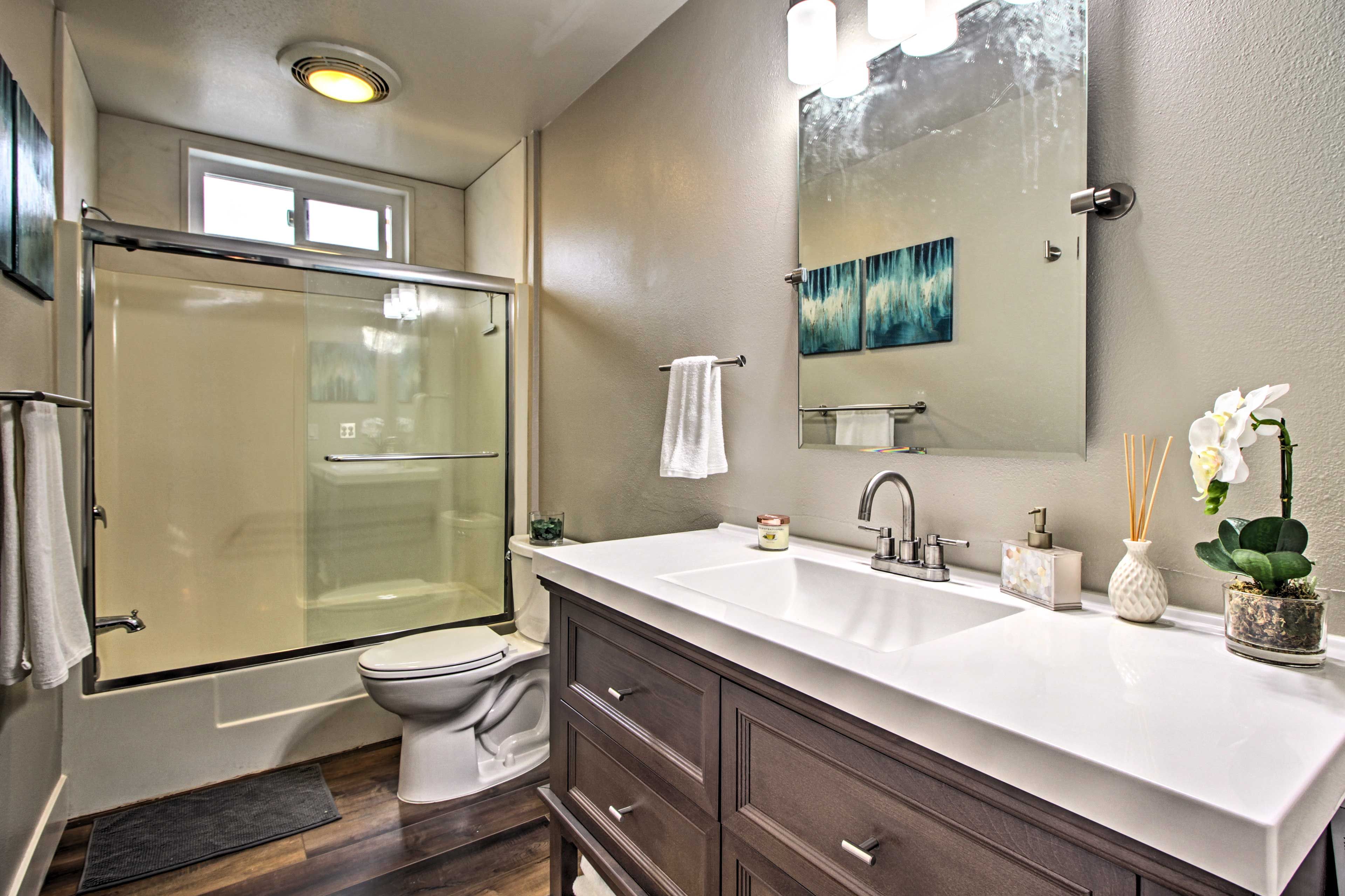 Bathroom 2 | Full Bathroom | Complimentary Toiletries