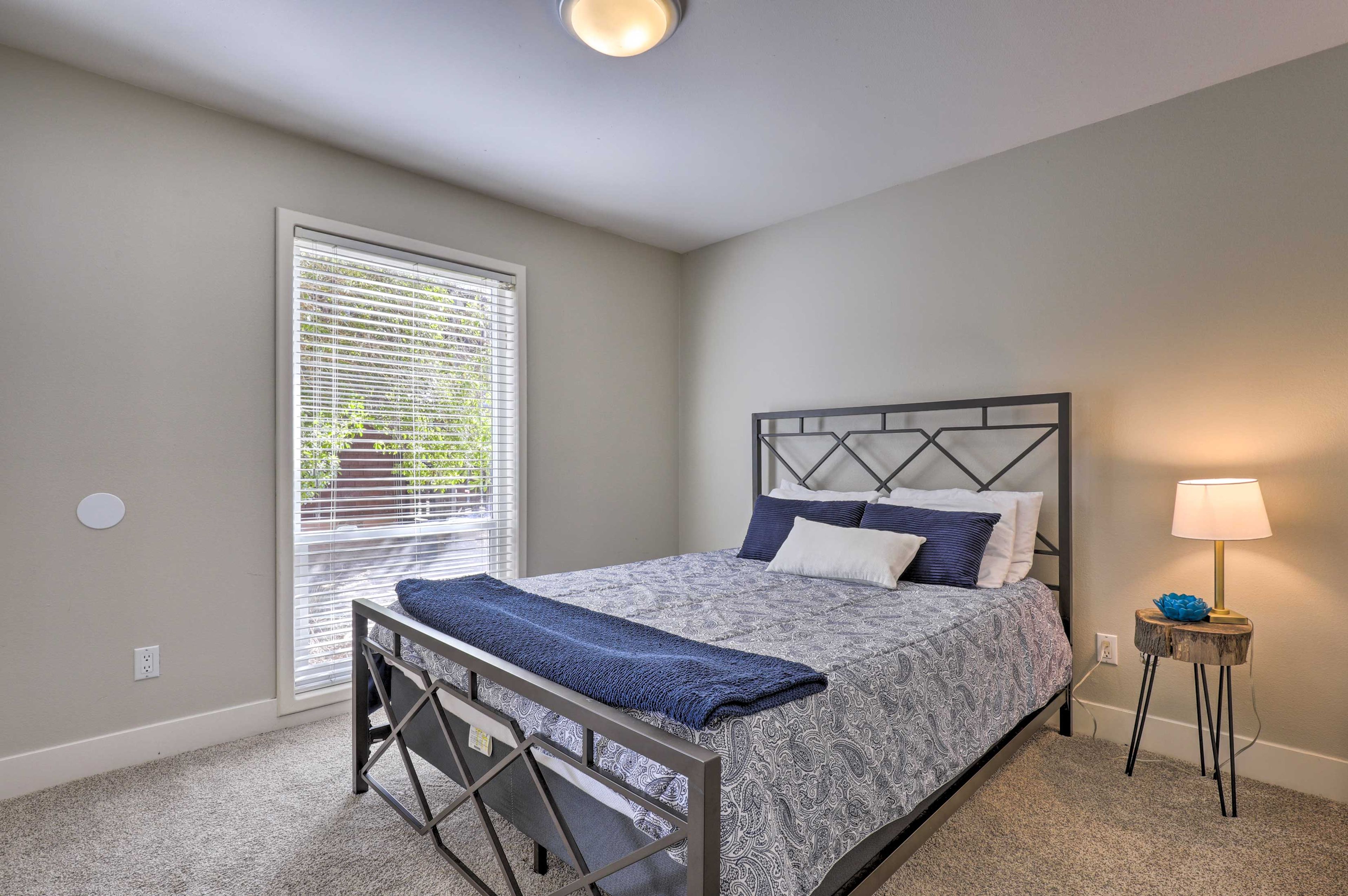 Bedroom 3 | Queen Bed
