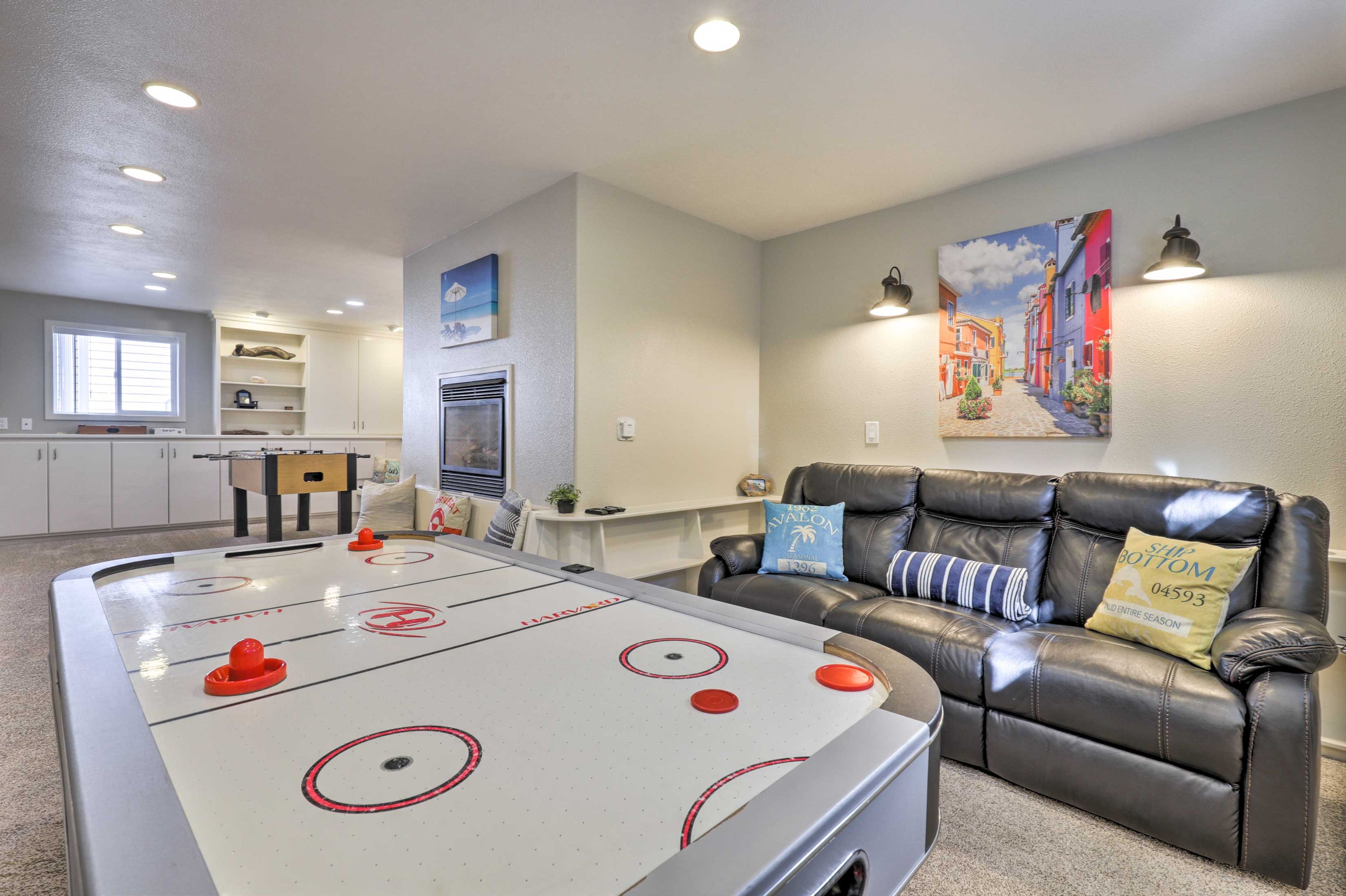 Game Room | Mini-Fridge | Smart TV | Gas Fireplace
