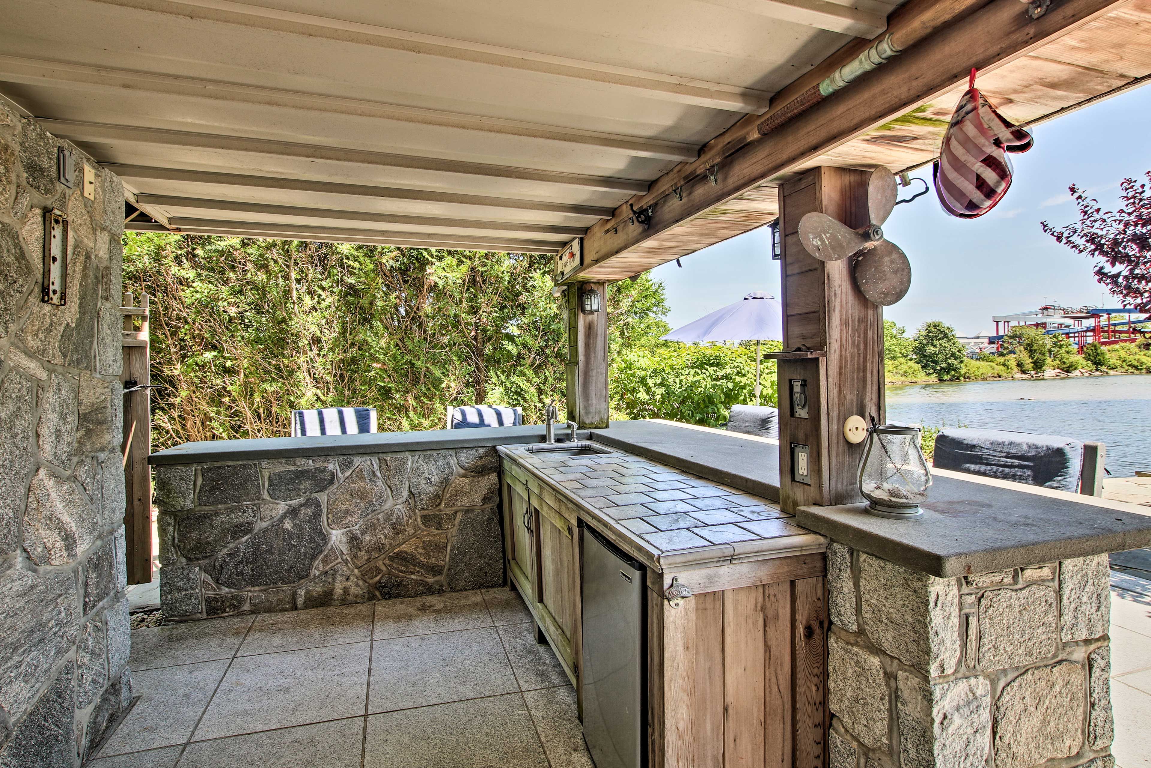 Outdoor Kitchen