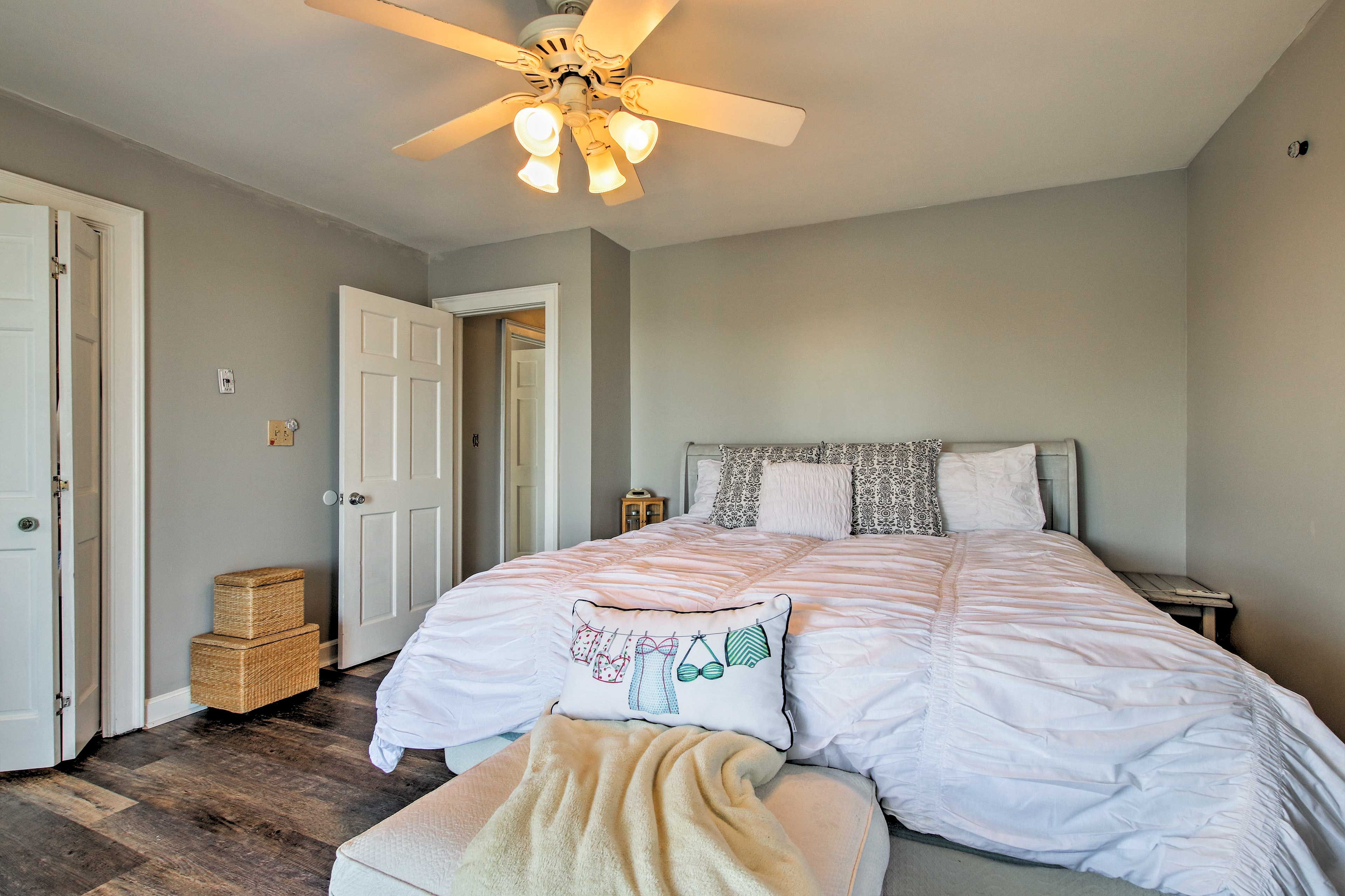 Bedroom 1 | King Bed