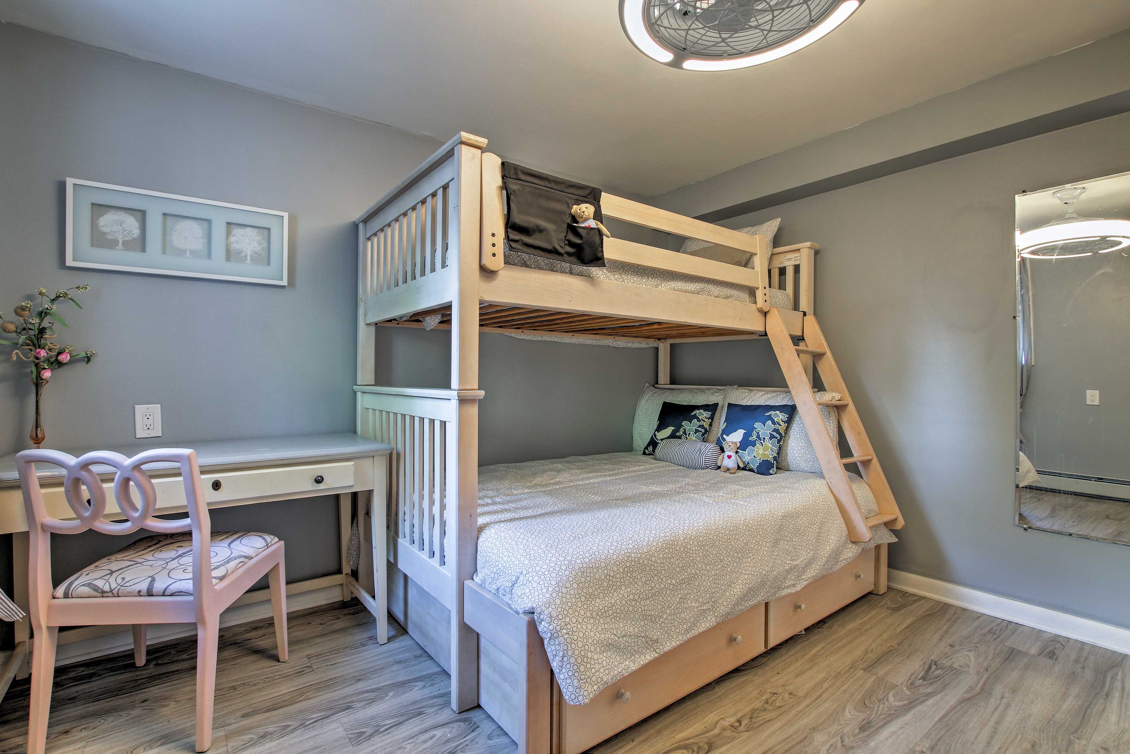 Bedroom 4 | Twin/Full Bunk Bed